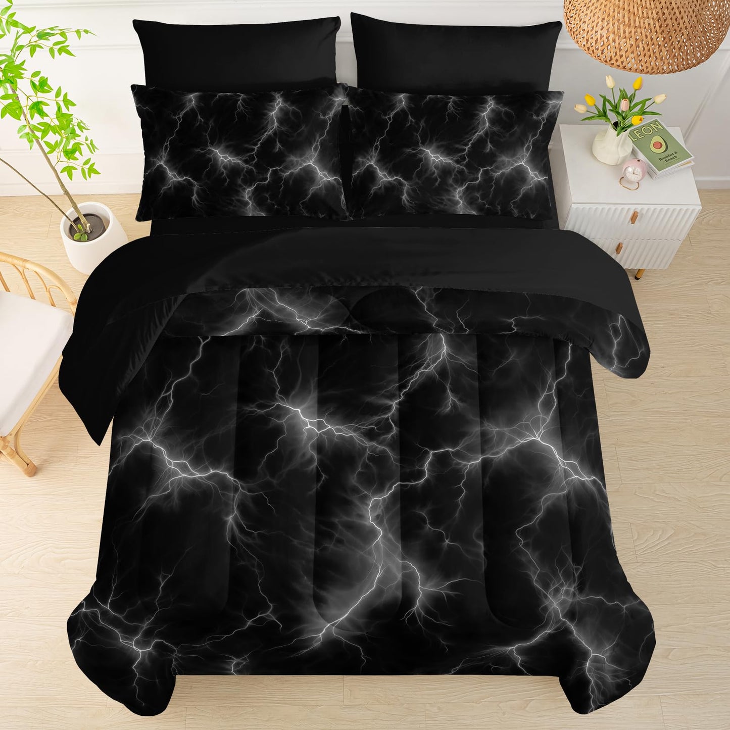 QOOMO White Lightning 7 Pieces Comforter Set Queen Size,Lightning Bedding Set for Kids-Include 1 Comforter,1 Fitted Sheet,1 Flat Sheet,2 Printing Pillowcases and 2 Black Pillowcases