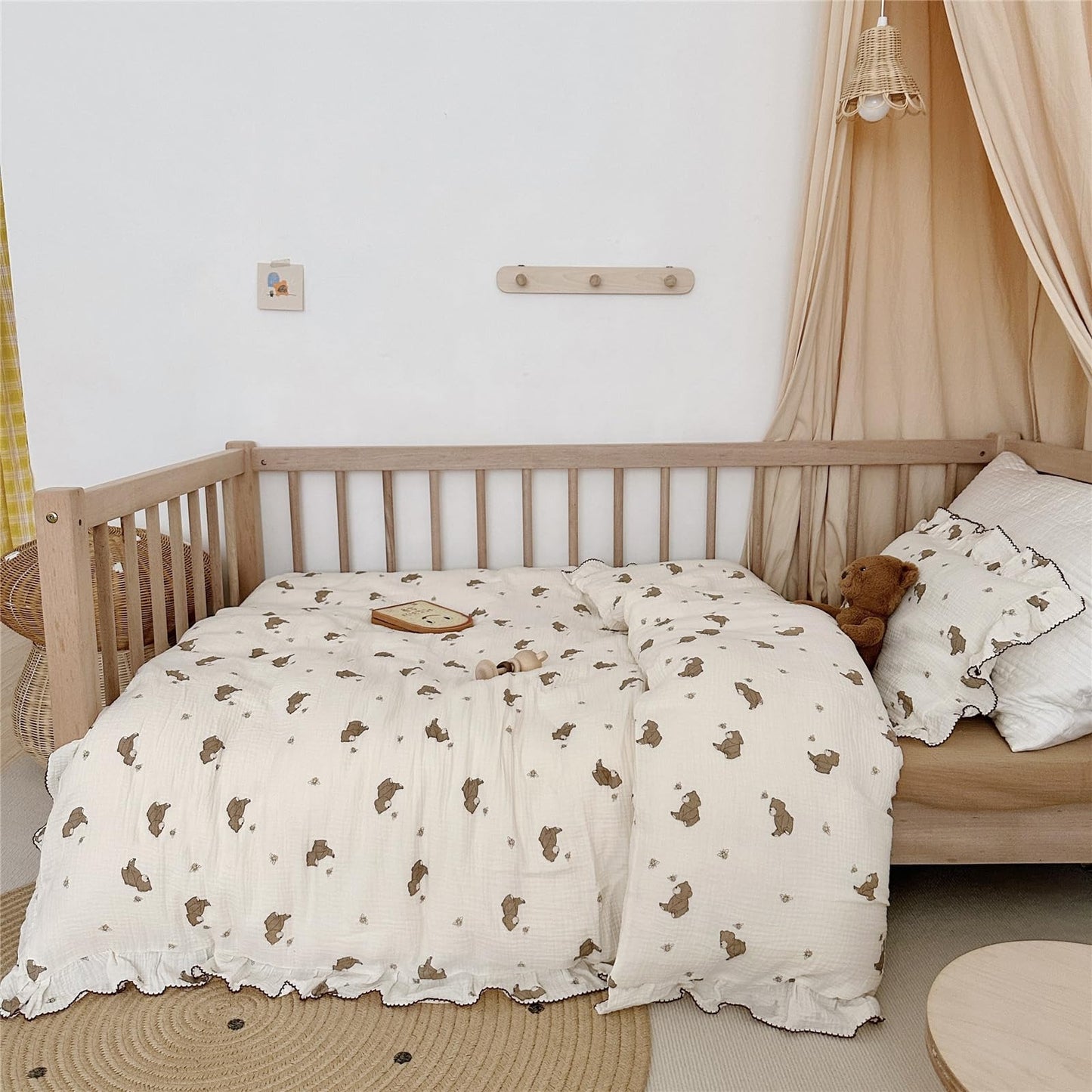 AOJIM Kids Bedding Duvet Cover 1 Piece with Little Bee and Brown Bear, Cotton Toddler 2-layer gauze Muslin Comforter Cover 47X59'', Ruffled Design Baby Duvet Protector for Girls Boys, Machine Washable