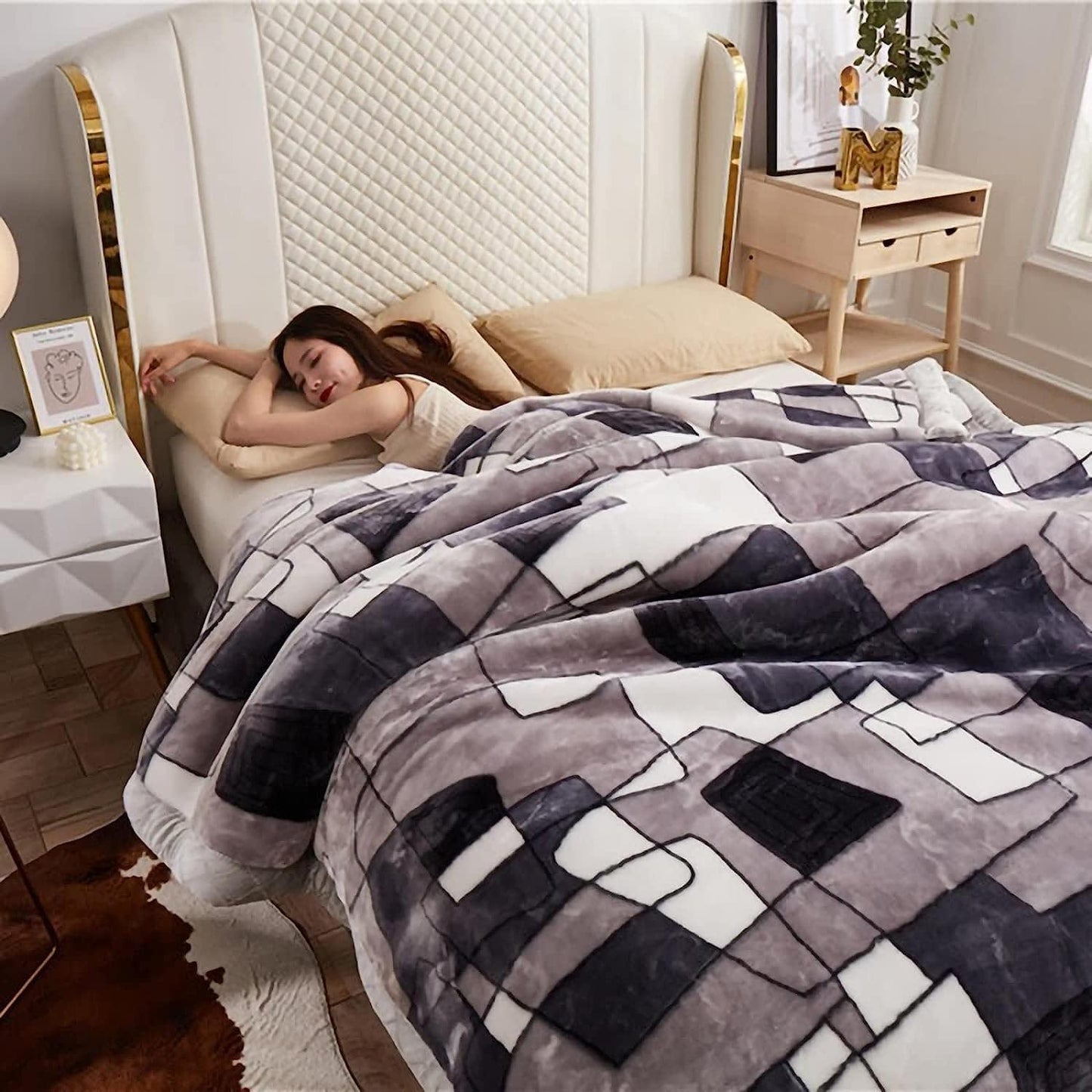 9 lbs Korean Mink Blanket Queen Size 79×91 inch,2 ply Soft Warm Plush Flannel Blanket for The Cold Night.