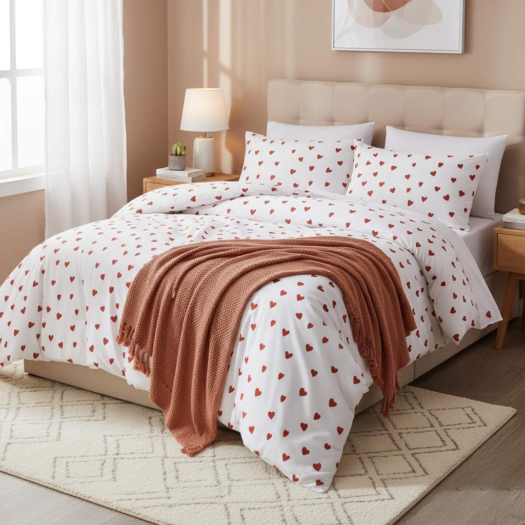 Nayoroom Heart Comforter Set Queen Size Kawaii Red Heart Pattern Comforter Kids Girls Cute Heart-Shaped 3Pcs Soft Lightweight Bedding Set for All Seasons (1 Comforter, 2 Pillowcases)