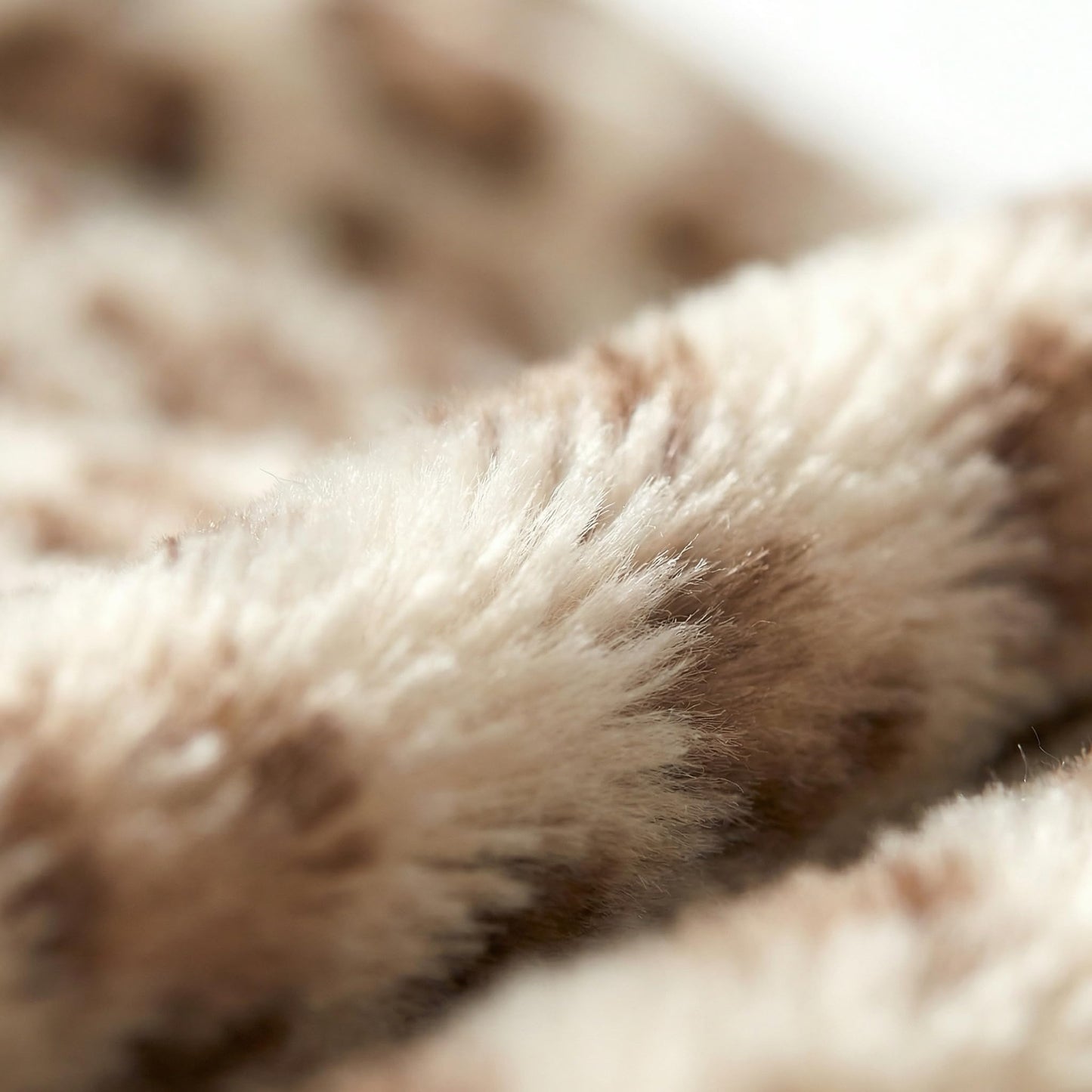 Fleece Throw Blanket 50" x 70" - Soft Cozy Microfiber Plush Blanket, Lightweight Warm Throw for Couch Bed Sofa Chair, All Season Use, Sand Leopard