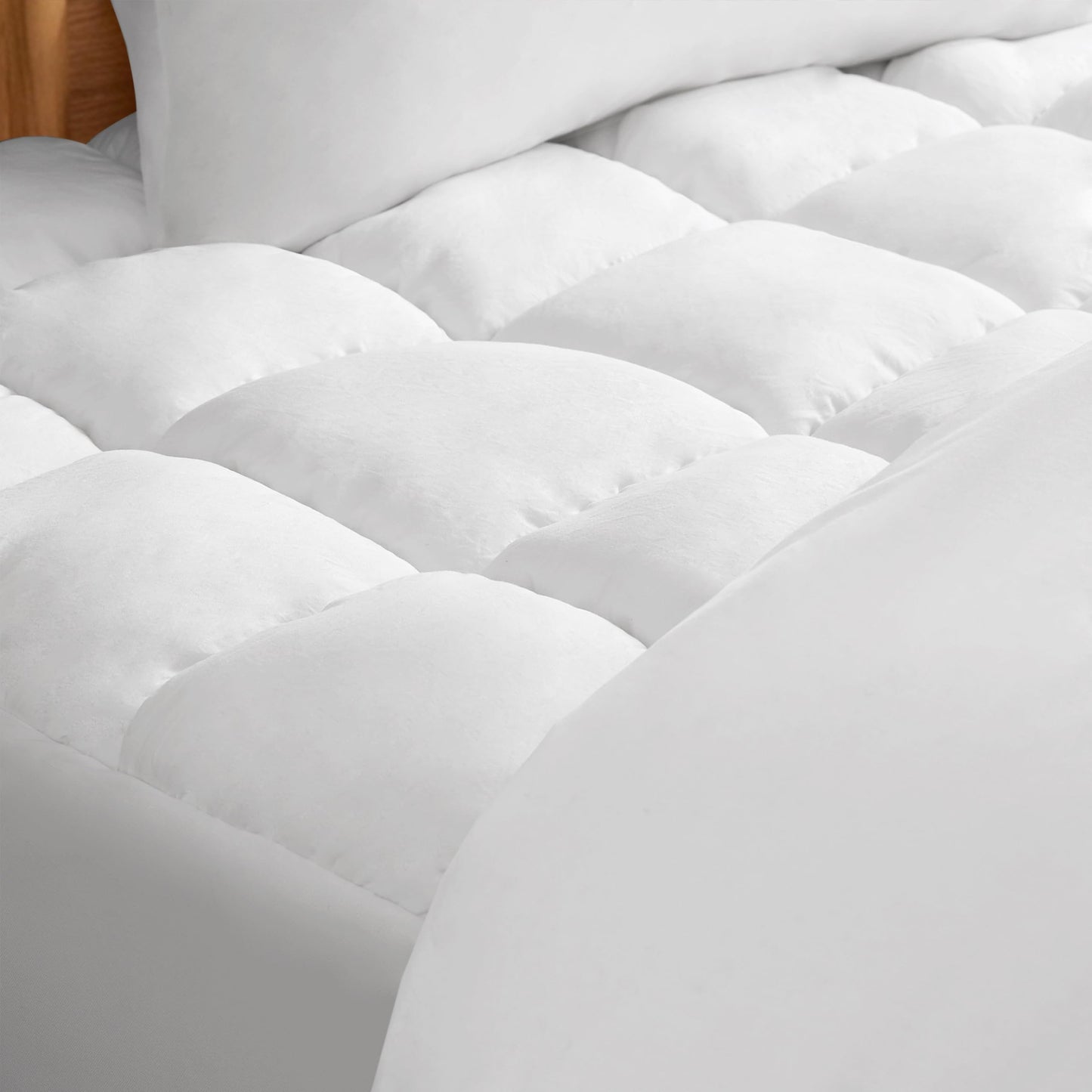 Intelligent Design Twin Mattress Pad, Overfilled High Density Down Alternative Fill, Extra Fluffy 3D Puff Mattress Topper Soft Microfiber Mattress Cover, Fitted Pocket Fits Up to 18", Full, White