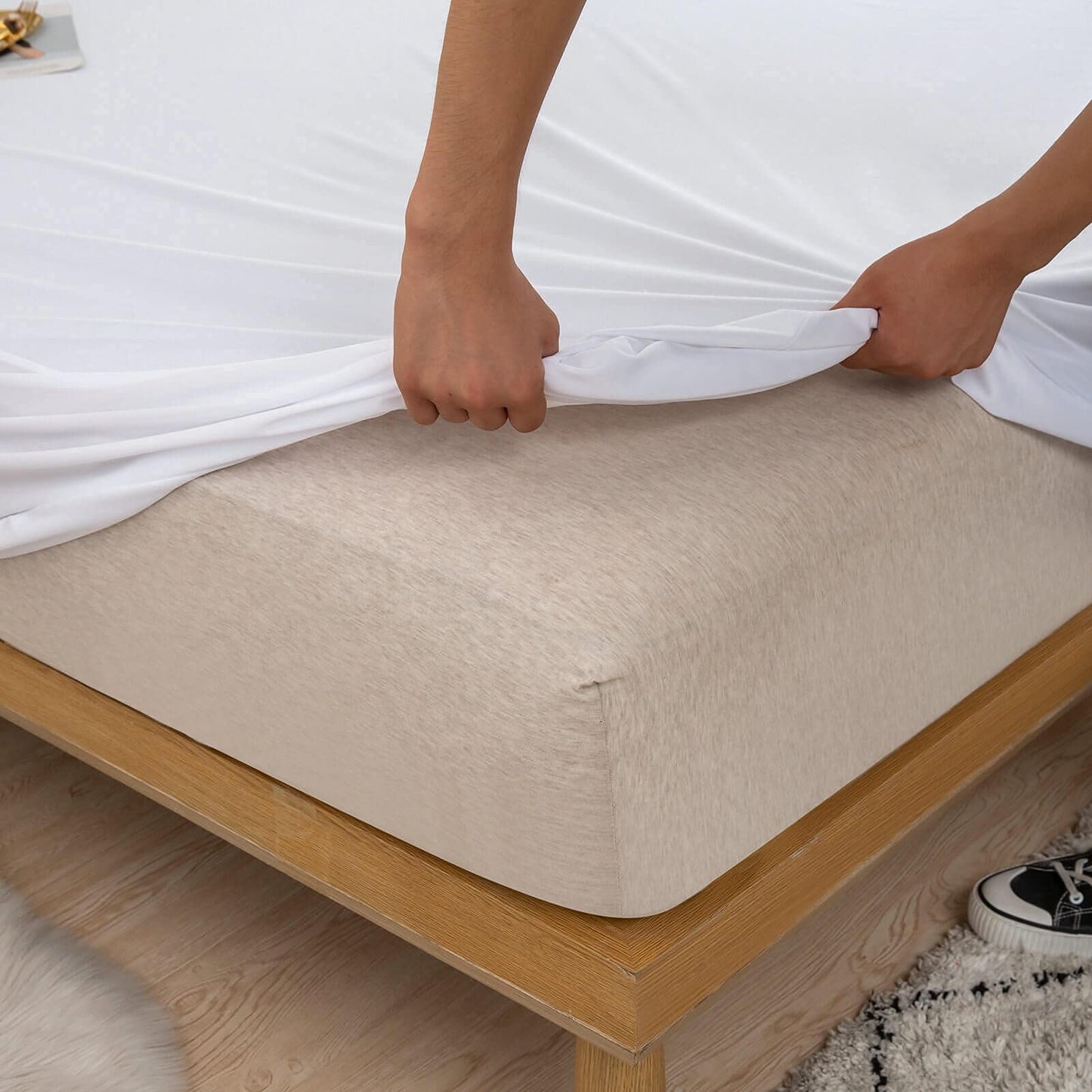 Waterproof Cooling Bamboo Viscose California King Mattress Protector Ultra Soft Noiseless Smooth Jersey Top Fitted Cal King Cover with Stretchy Pocket