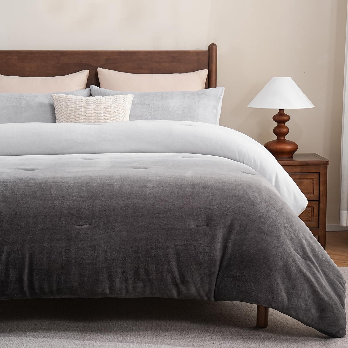 Bedbay Ombre Gray Velvety Fleece Comforter Set King Size Ultra Soft Plush Bedding Gradient Grey Thick Warm Cozy Winter Quilt Set with 2 Pillowcases Luxury Velvet Flannel Bedding Set 3 Pcs