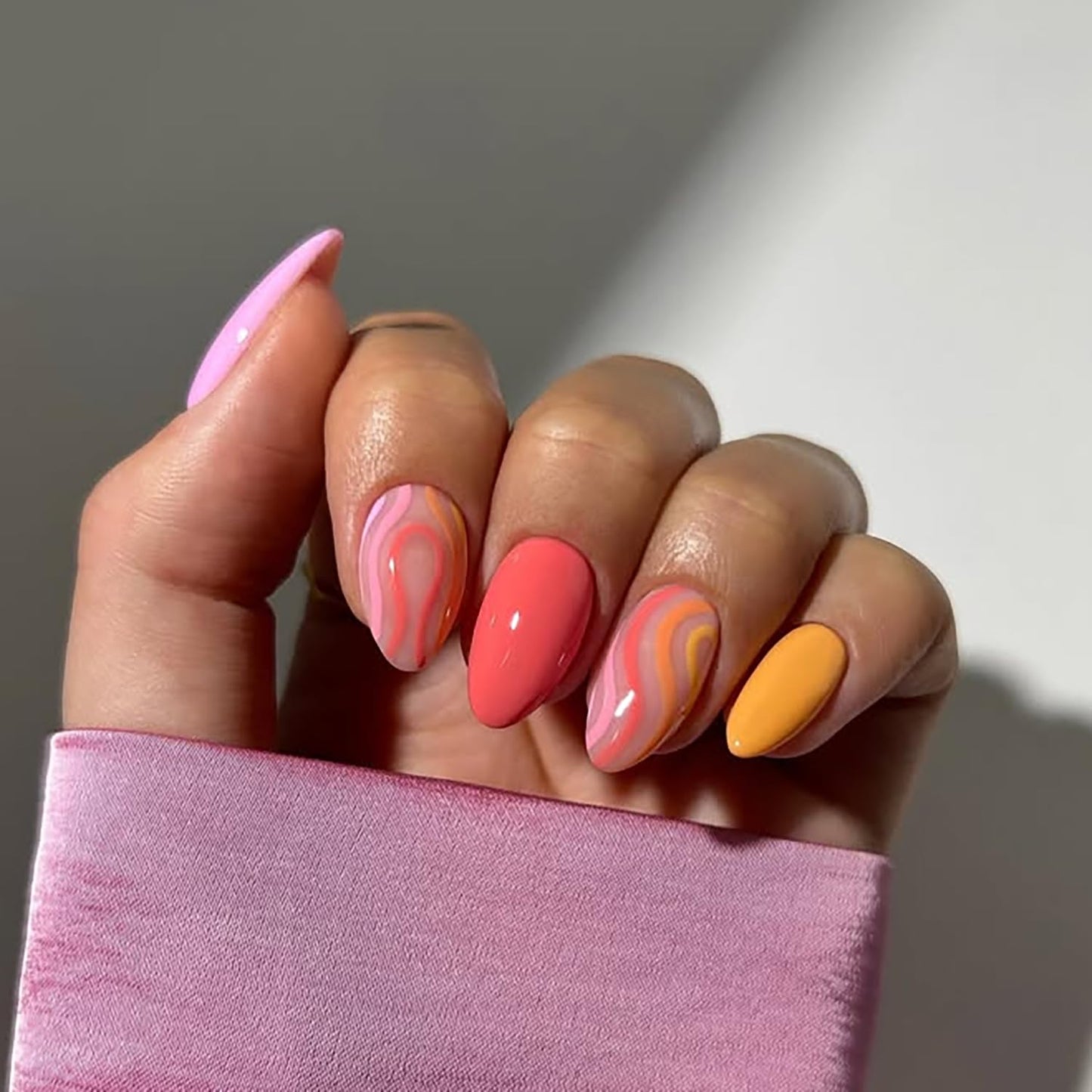 24Pcs Press On Nails Short Almond Fake Nails Acrylic Almond Nails Press Ons Artificial Glossy False Nails With Stripe Designs Full Cover Glue On Nail Short Stick On Nail For Women Girls
