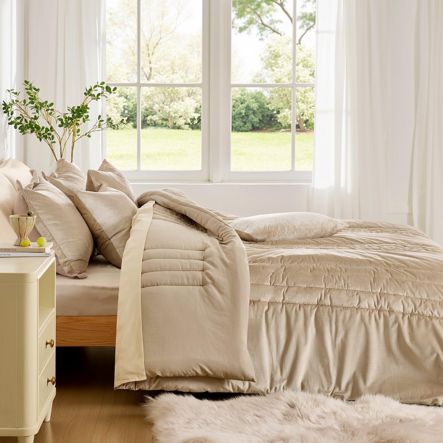 MUSSEL Bedding Comforter Set Queen Size 3 Pieces-Neutral Beige Champagne Striped Lightweight Bedroom Comforter Queen Size,Soft Velvet Bed Set for All Seasons with 2 Shams