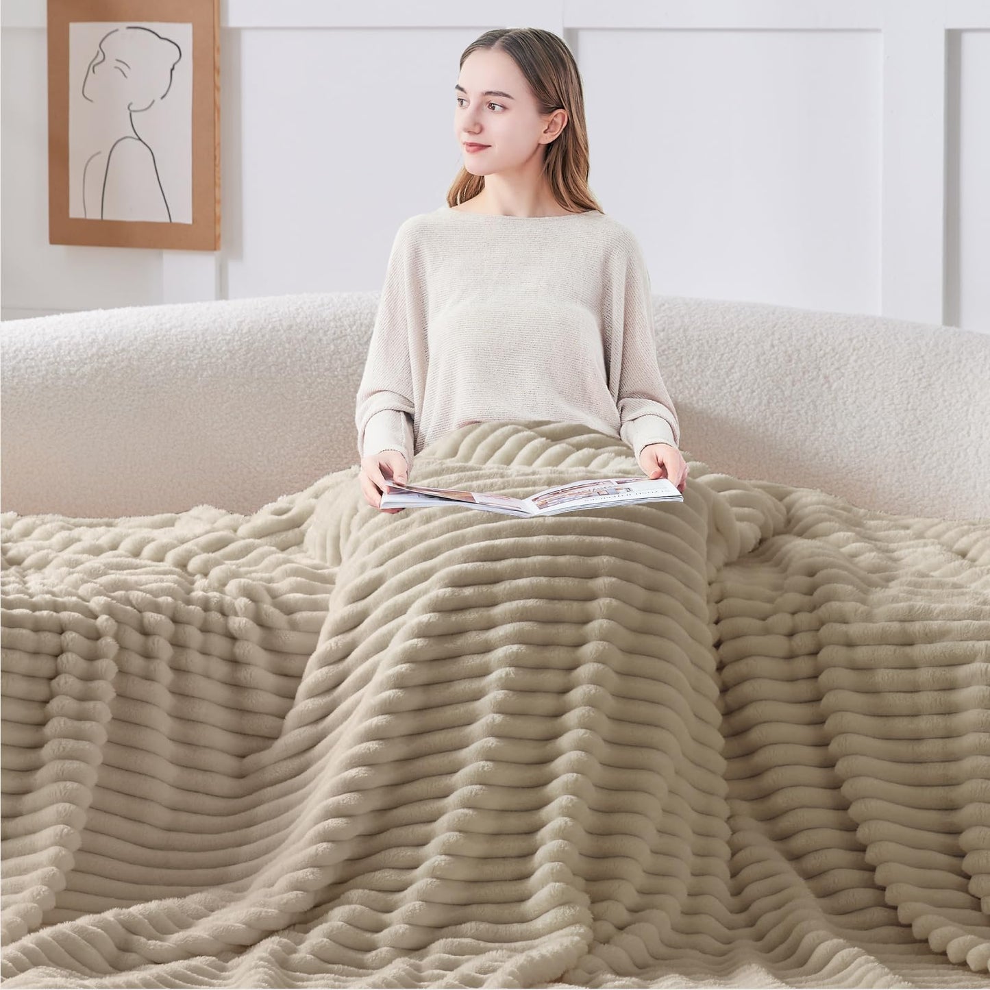 BEDELITE Fleece Throw Blanket for Couch - 300GSM Soft & Warm Fluffy Linen Blanket, Decorative and Giftable Striped Blankets for Women, Men, 50"x70"