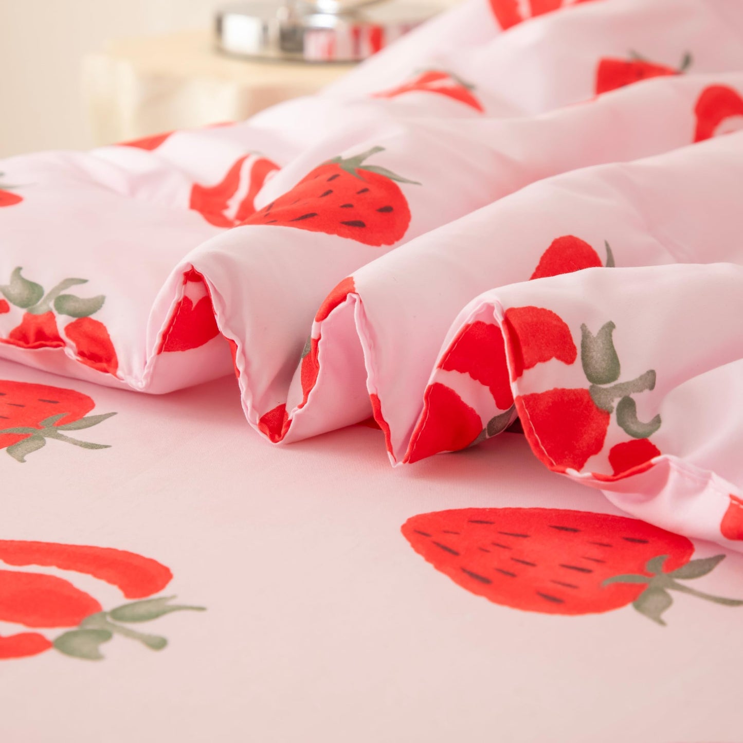 SDIII 4 Piece Strawberry Toddler Bedding Set, Kawaii Fruit Printed Pink Toddler Bedding Girl with Comforter, Fitted Sheet, Flat Sheet, Pillowcase