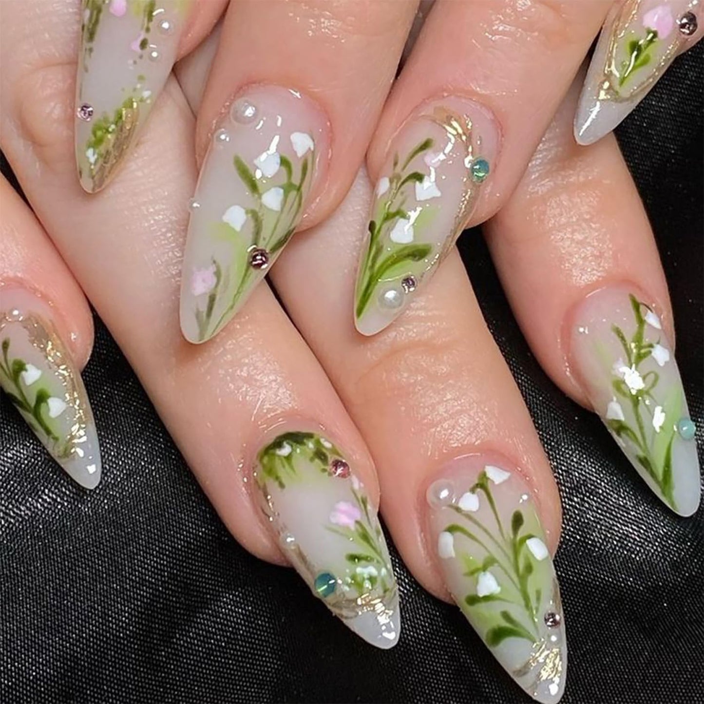24Pcs Flower Press on Nails Medium Almond Fake Nails Green Leaf with White Flower Design Gilding Full Cover Artificial Glue on Nails Handmade False Nails Spring Summer Stick on Nails for Women DIY