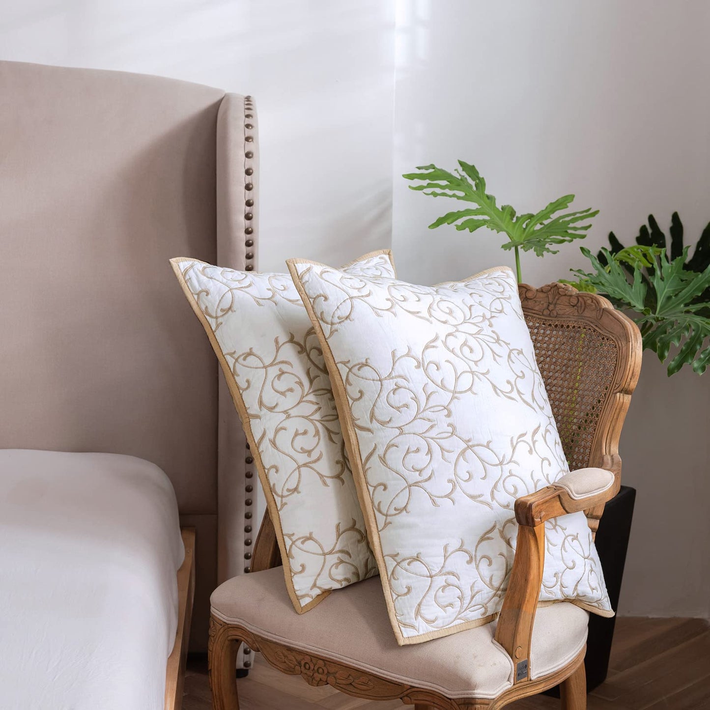 mixinni King Size Quilt Set 3-Piece, Cotton Blend Reversible Bedspread, Elegant Beige Embroidery Pattern Coverlet with 2 Decorative Pillow Shams, Soft All Season Bedding Set-King Size