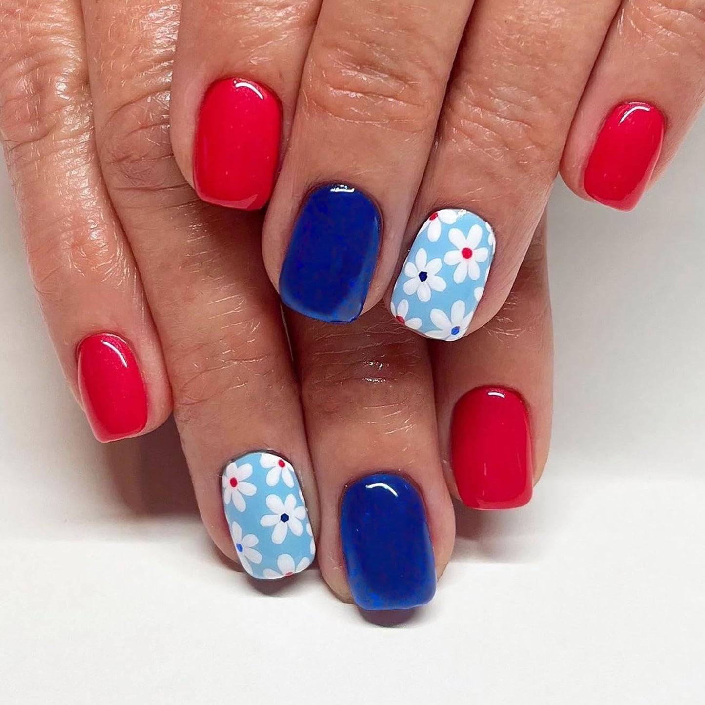 Flower Press On Nails Square Short Fake Nails Acrylic Nails Press Ons Blue Red False Nails With White Flowers Designs Full Cover Glue On Nails Glossy Spring Summer Stick On Nails For Women