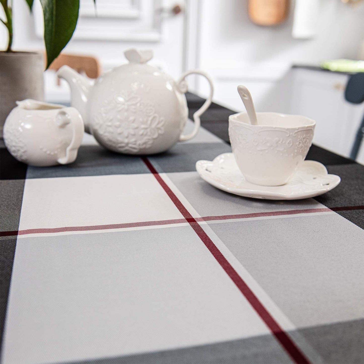 Melodieux Rectangle Plaid Check Tablecloth Spill Proof Water Wrinkle Resistant Table Cover Holiday Party Outdoor Checkered Tabletop Decoration Kitchen Dining Room, 60" x 120", Black
