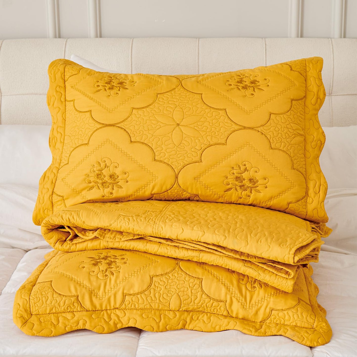 Cmfshape Floral Embroidery Quilt Set,3 Pieces Queen Quilt Bedding Set,Classic Diamond Pattern Quilts,Ultra Soft Lightweight Reversible Bedspread Coverlets for All Season(Gold,90"x90")