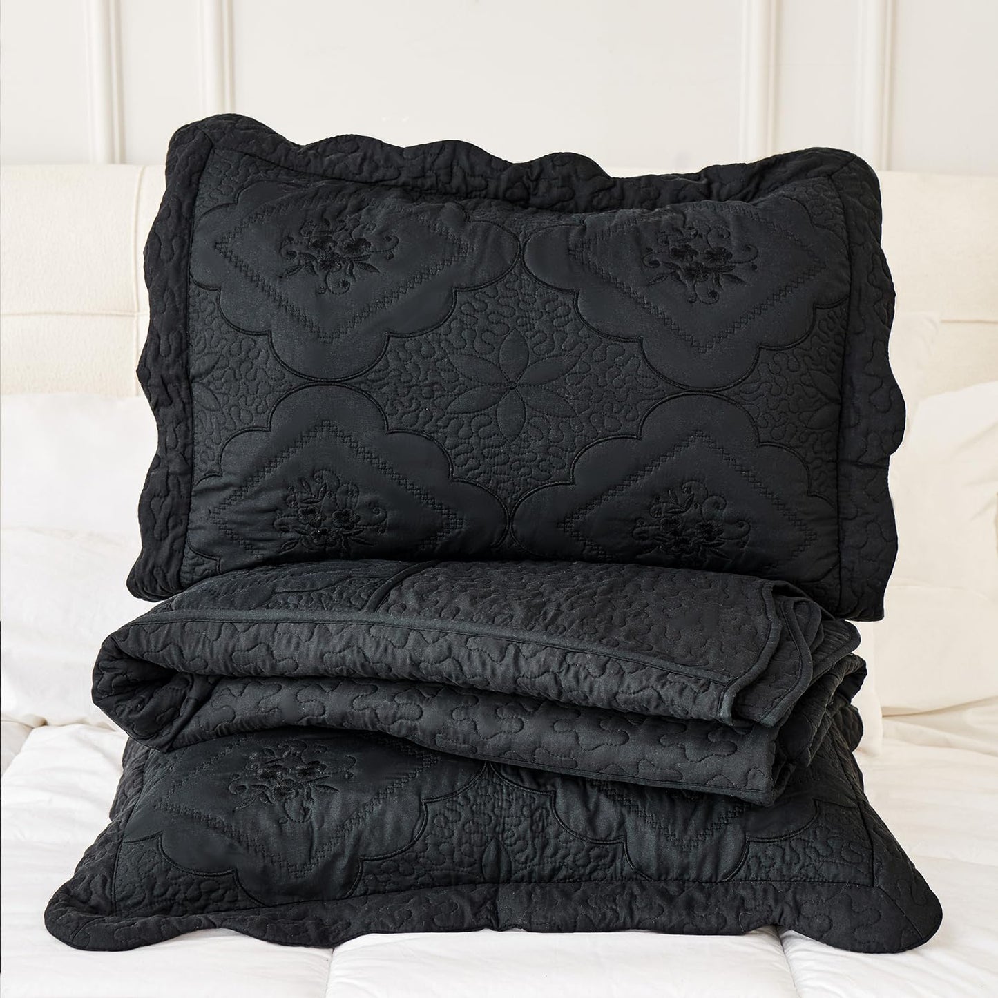 Cmfshape Floral Embroidery Quilt Set,3 Pieces Queen Quilt Bedding Set,Classic Diamond Pattern Quilts,Ultra Soft Lightweight Reversible Bedspread Coverlets for All Season(Black,90"x90")