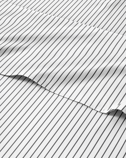 Striped Sheets - Black & White Striped Sheets - 1 Flat & 1 Fitted & 2 Pillowcases w/ Deep Pockets – Wrinkle & Fade Free - Soft, Breathable and Cooling – Luxury Pinstripe Bedding - Queen Size Bed Set