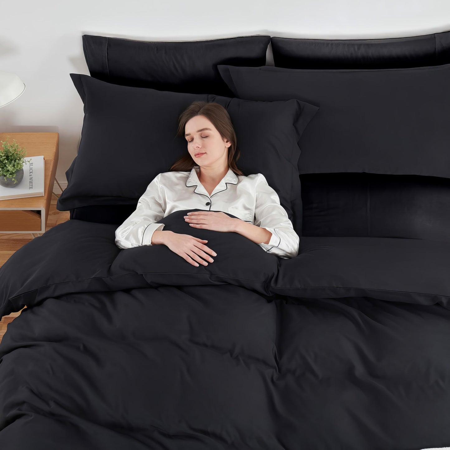 Hearth & Harbor Queen Size Duvet Cover & Bed Sheet Set Black, 7 Piece Soft Double Brushed Bedding Set, Includes Duvet Cover, Flat Sheet, Fitted Sheet, Pillowcases and Pillow Shams