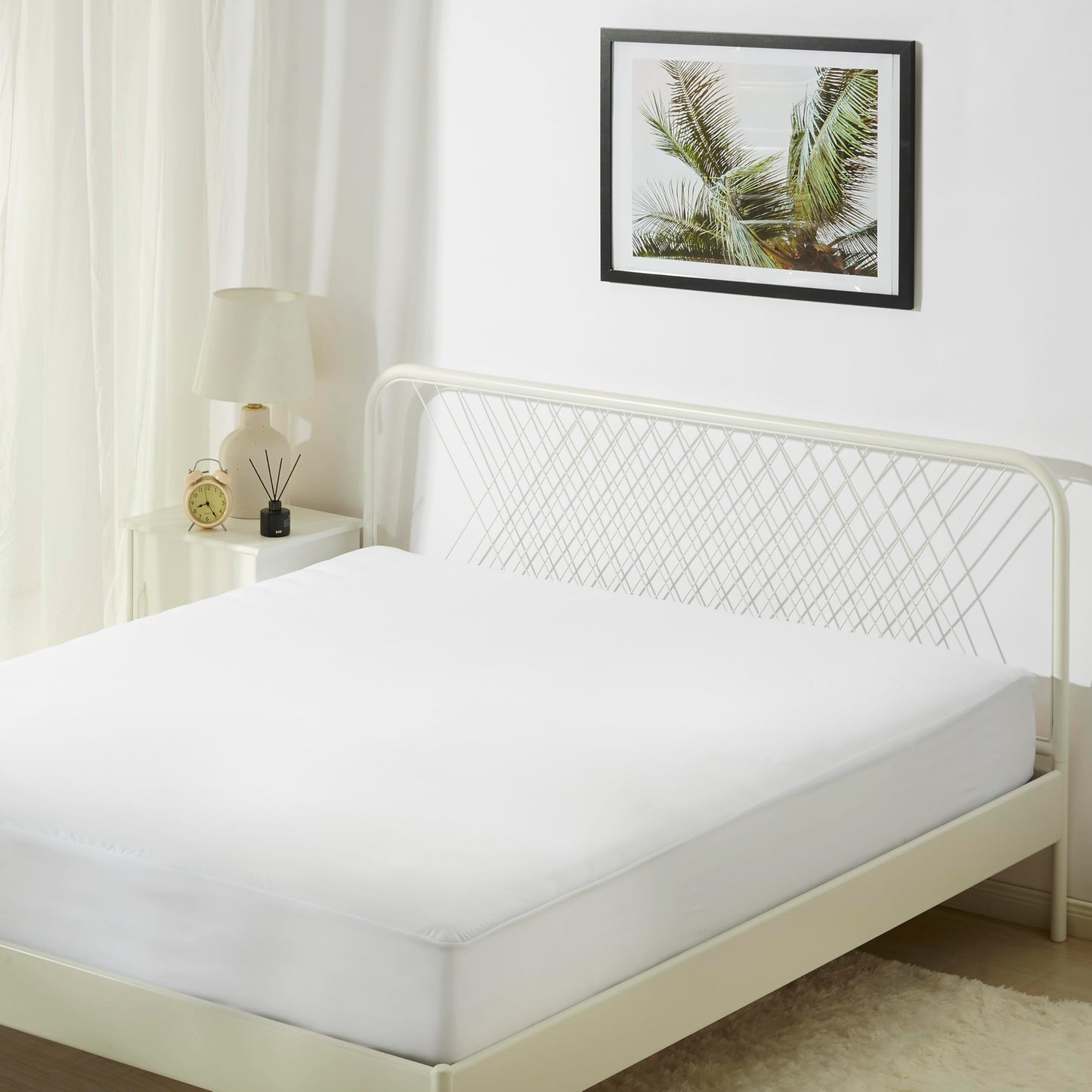 Amazon Basics Waterproof Mattress Protector, Fitted Secure Protection, Queen, White