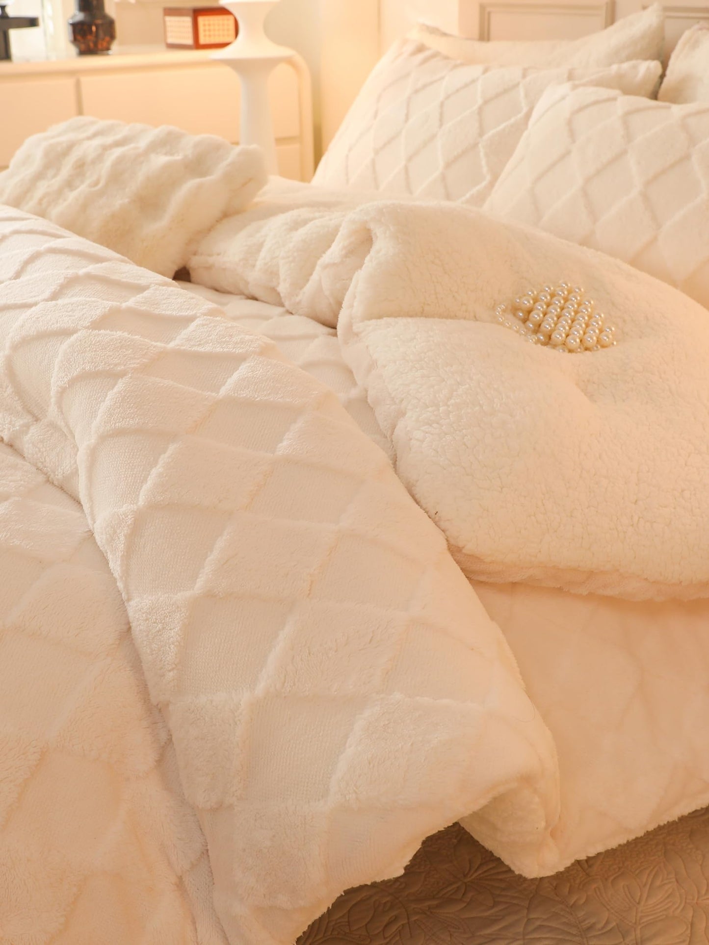 hadamick Tufted Fleece Comforter Set King - Super Soft Warm Fluffy Shaggy Bedding Sets, Diamond Plaid Jacquard Bed Set for Winter, 1 Sherpa Comforter with 2 Pillow Cases (104"X90" Ivory White)