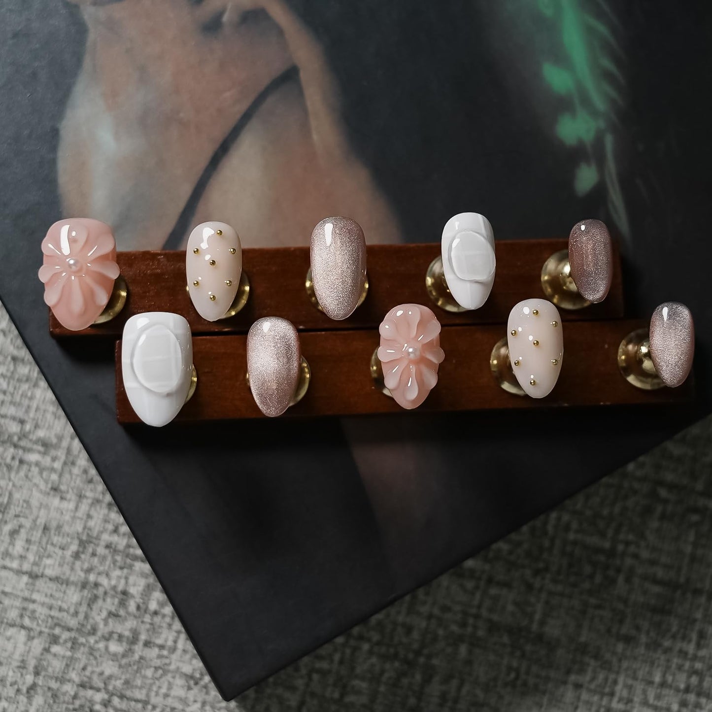 Tesytto Nude Pink Press on Nails Short Almond Cat Eye Fake Nails with 3D Sleek Water Drop Design Glossy Finish Glitter Full Cover Acrylic Nails (Ice Flowers,M)
