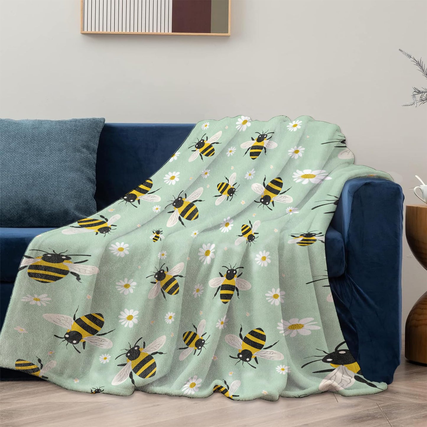 Bee and Daisy Theme Blanket Gifts for Women Girls, Soft Warm Lightweight Flannel Throw Blankets for Living Room Home Sofa Travel Decor 50" x 60"