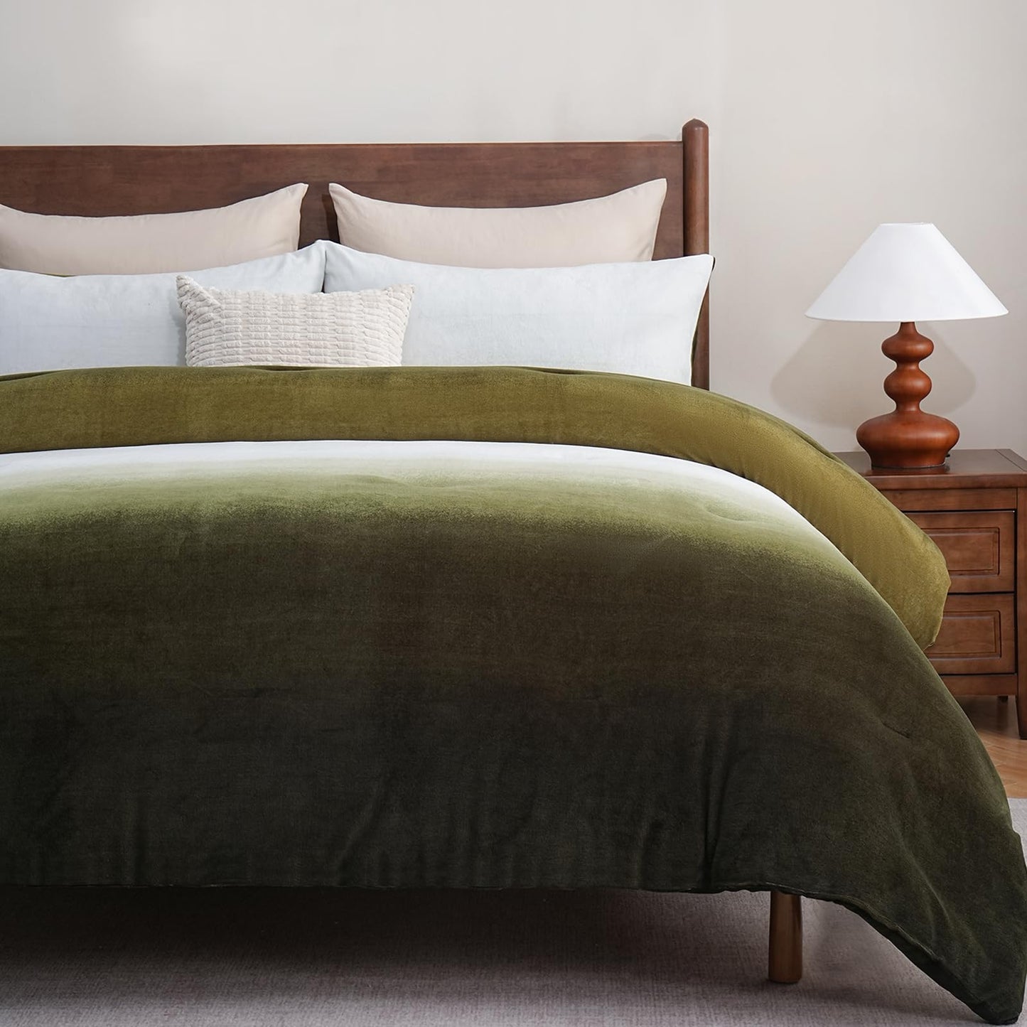 Bedbay Ombre Green Plush Fleece Comforter Set King Ultra Soft Velvety Bedding for Winter Thick Warm Cozy Gradient Quilt Set 3 Pcs All Season Fluffy Velvet King Bed Set with 2 Pillowcases