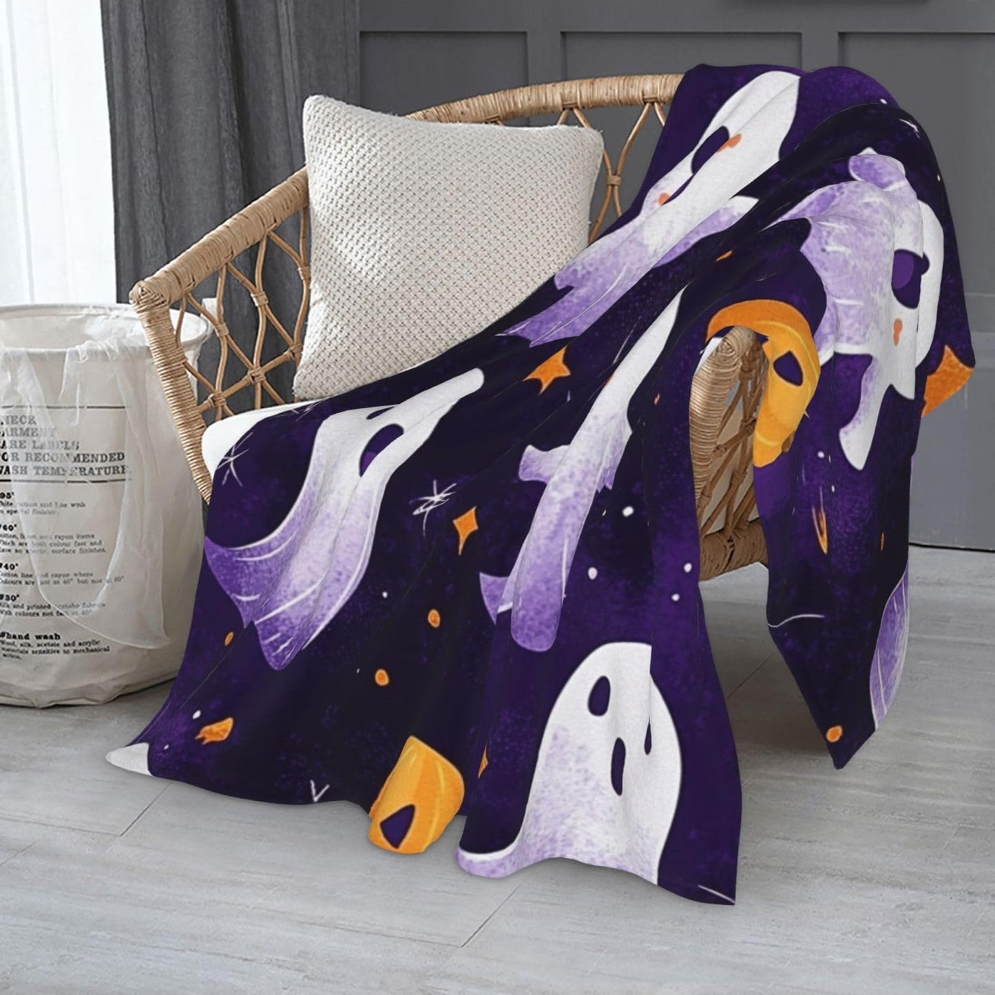 CDSASHCA Spooky Cute Flannel Blanket,Soft Fleece Throw with Smiling Ghosts Motif,Lightweight & Warm,Ideal for Fall Snuggles Or Festive Presents,Vibrant Design,Gifts for Friedns and Family 50X60 Inch