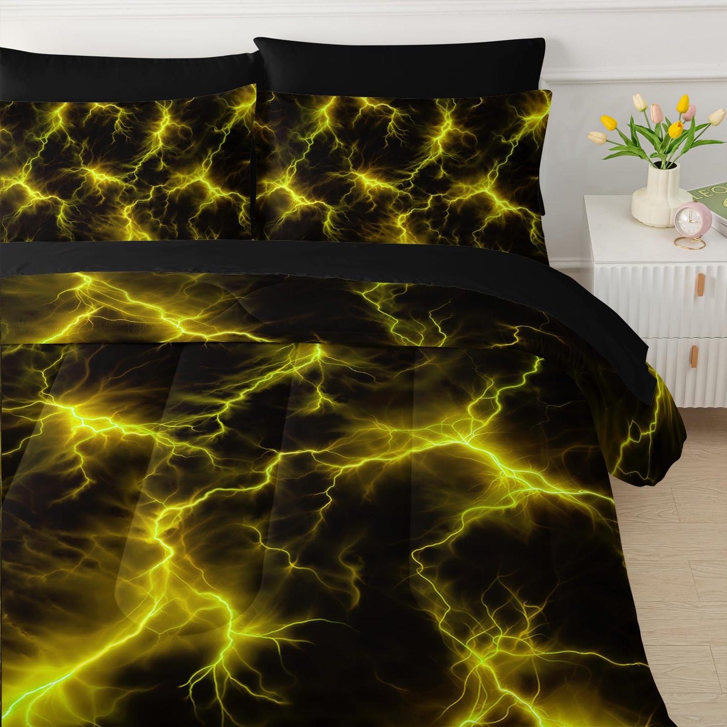 QOOMO Yellow Lightning 7 Pieces Comforter Set Queen Size,Lightning Bedding Set for Kids-Include 1 Comforter,1 Fitted Sheet,1 Flat Sheet,2 Printing Pillowcases and 2 Black Pillowcases