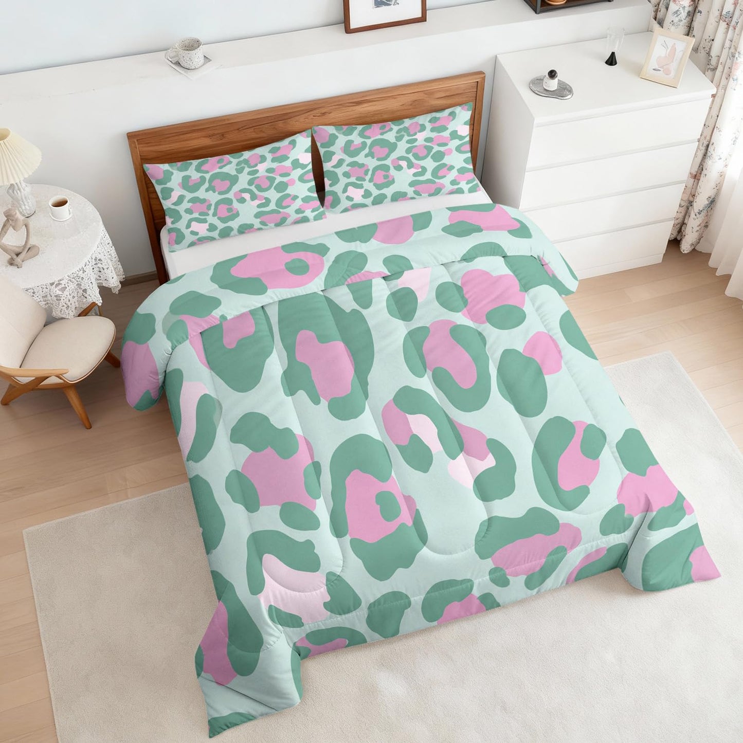 Leopard Print Comforter Set King Size 3Pc, Cheetah Printed Pattern Down Alternative Bed Comforter, 2 Pillow Shams, Soft All Season Bedding, Leopard Print Bedroom Decor