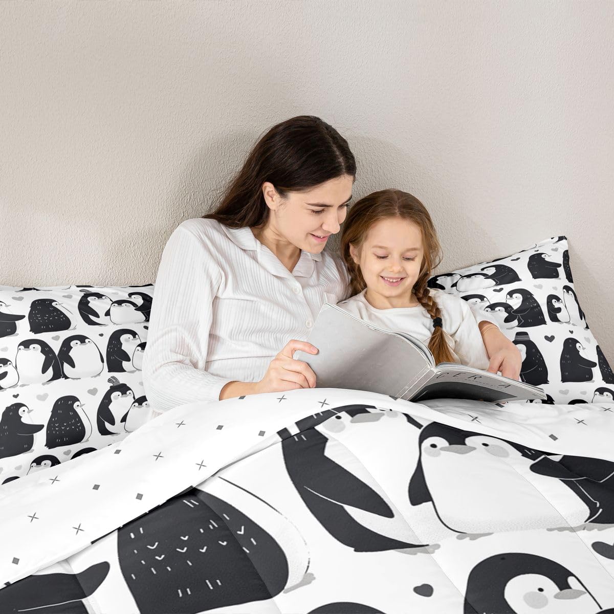 Erosebridal Cute Penguins Kids Comforter Sets Black White Penguin Queen Bedding Set for Boys Girls Antarctic Animal Theme Comforter Set,Love Heart Print Quilt Duvet 3 Pcs