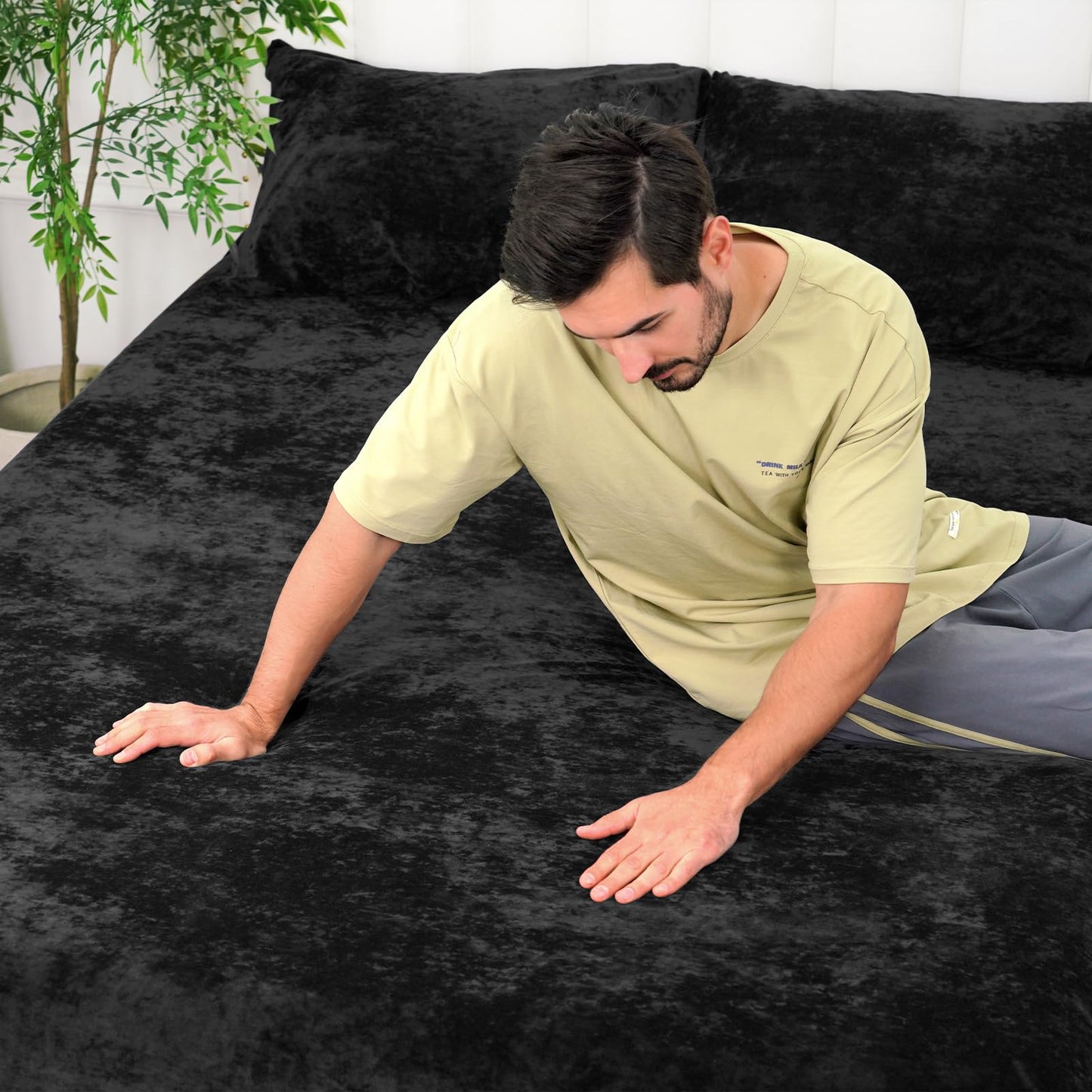 PHF Truly Velvet Fitted Sheet Only Full Size, Luxury Super Soft Cozy Fuzzy Fleece Bottom Sheet, Deep Pocket Up to 16",Strenghth Elastic Band, Suitable for Fall Winter Spring, No Pillowcases, Black