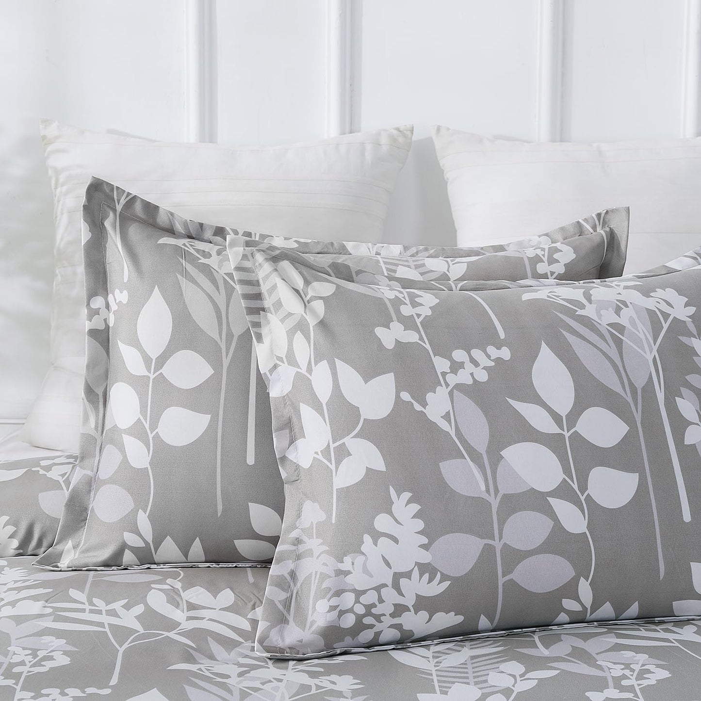 Vaulia Soft Microfiber Floral Duvet Cover King Size, Grey Botanical Print Pattern, Lightweight and Breathable Reversible Design, 3-Piece Set (1 Duvet Cover 2 Pillow Shams)