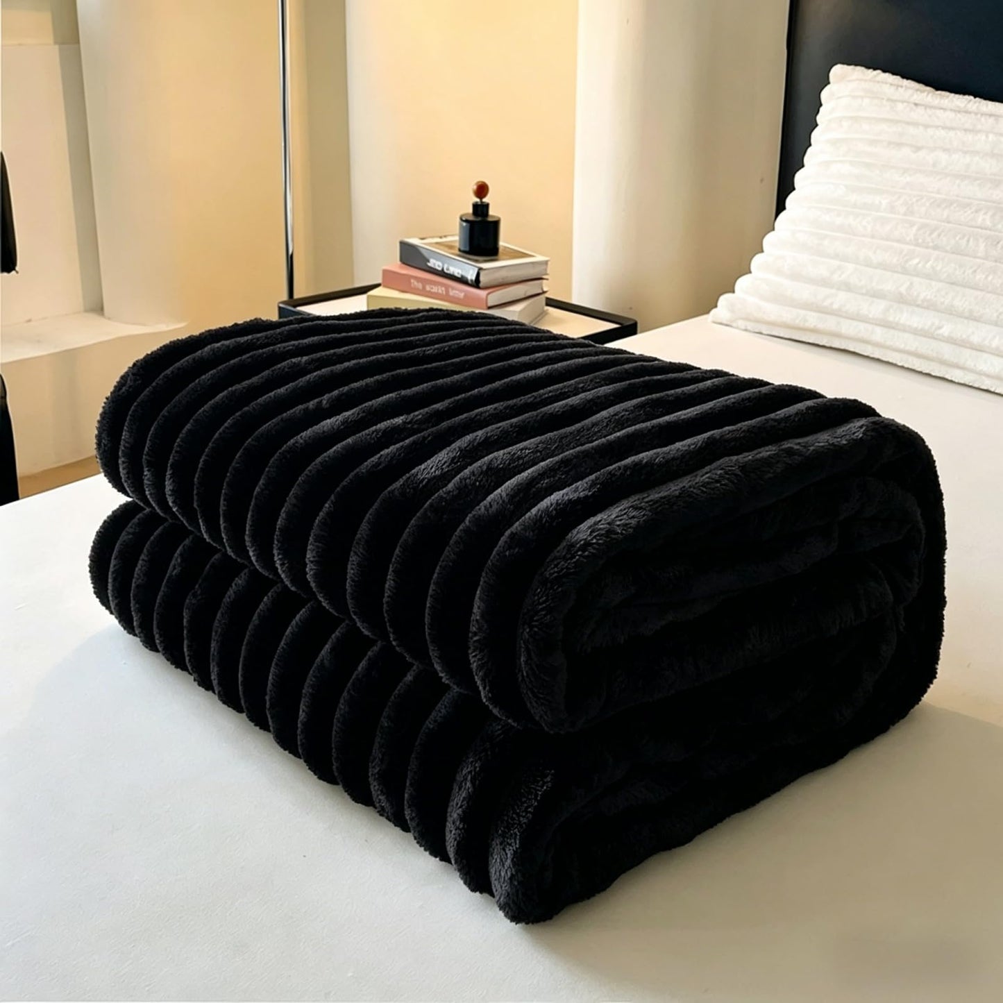 KINET Dark Gray Throw blanketsuitable for use as a Throw, Bed Cover, Sofa Blanket, or Camping Blanket, Perfect for the Office, Sofa, Bed, or Outdoor Camping (1, Black, Full(80inx90in))