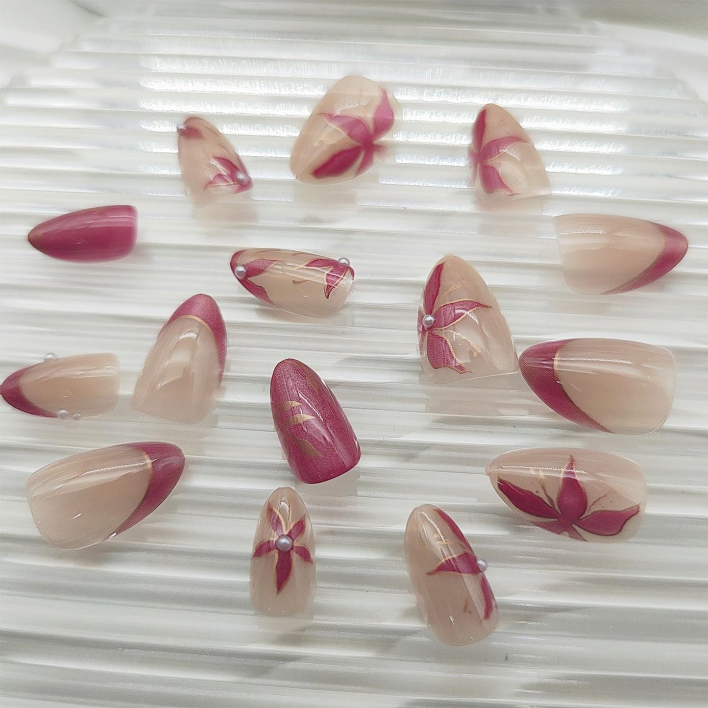 Short Press on Nails Almond Flower Red Cat Eye Acrylic Fake Nails with 3D Pearls Gold Leaf Floral Design Full Cover Reusable French Tip Glue on False Nail for Women 24 Pcs
