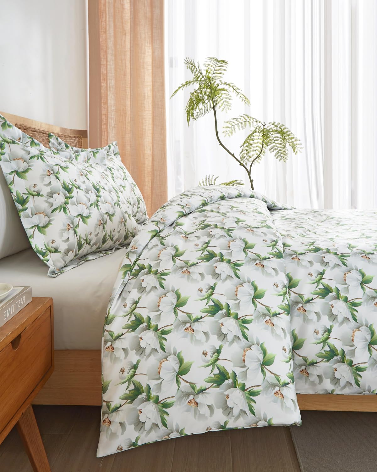 Duvet Cover Queen Size Set - Extra Soft Floral Duvet Cover 90 x 90 with 2 Pillow Shams - Comfy, Breathable Floral Bedding Set - Hotel Luxury & Fade Free with Zipper Closures and Ties - Magnolia Garden