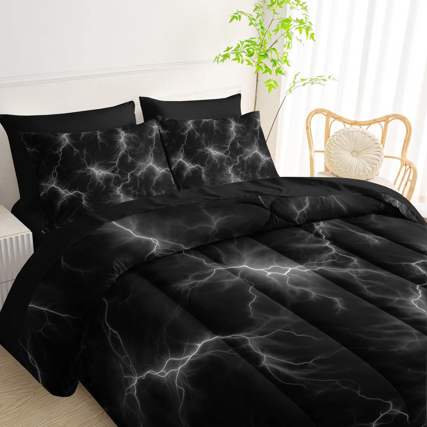 QOOMO White Lightning 7 Pieces Comforter Set Queen Size,Lightning Bedding Set for Kids-Include 1 Comforter,1 Fitted Sheet,1 Flat Sheet,2 Printing Pillowcases and 2 Black Pillowcases