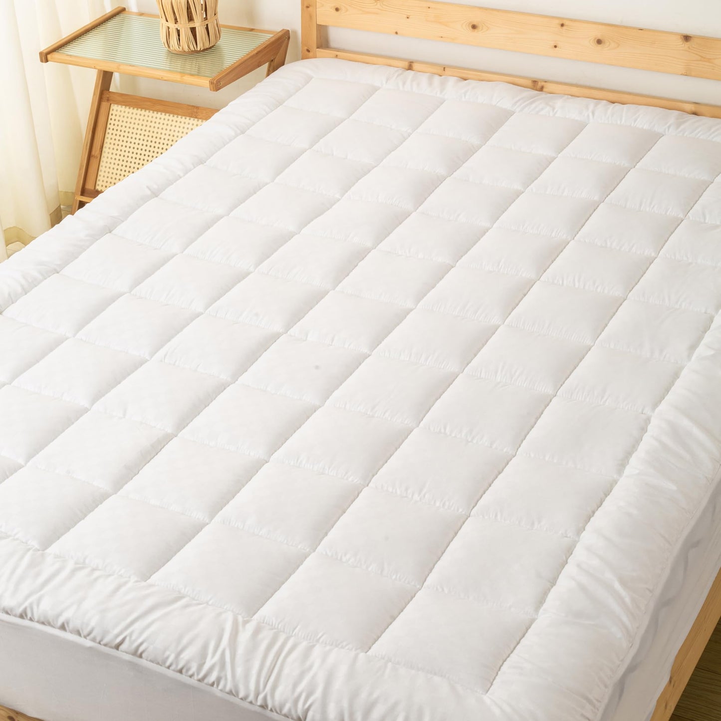 Treaton, Quilted Fitted Mattress Pad – Fitted Elastic Quilted Protector, Cover Stretches up to 18 Inches Deep Pocket - Machine Washable Topper, Full, White