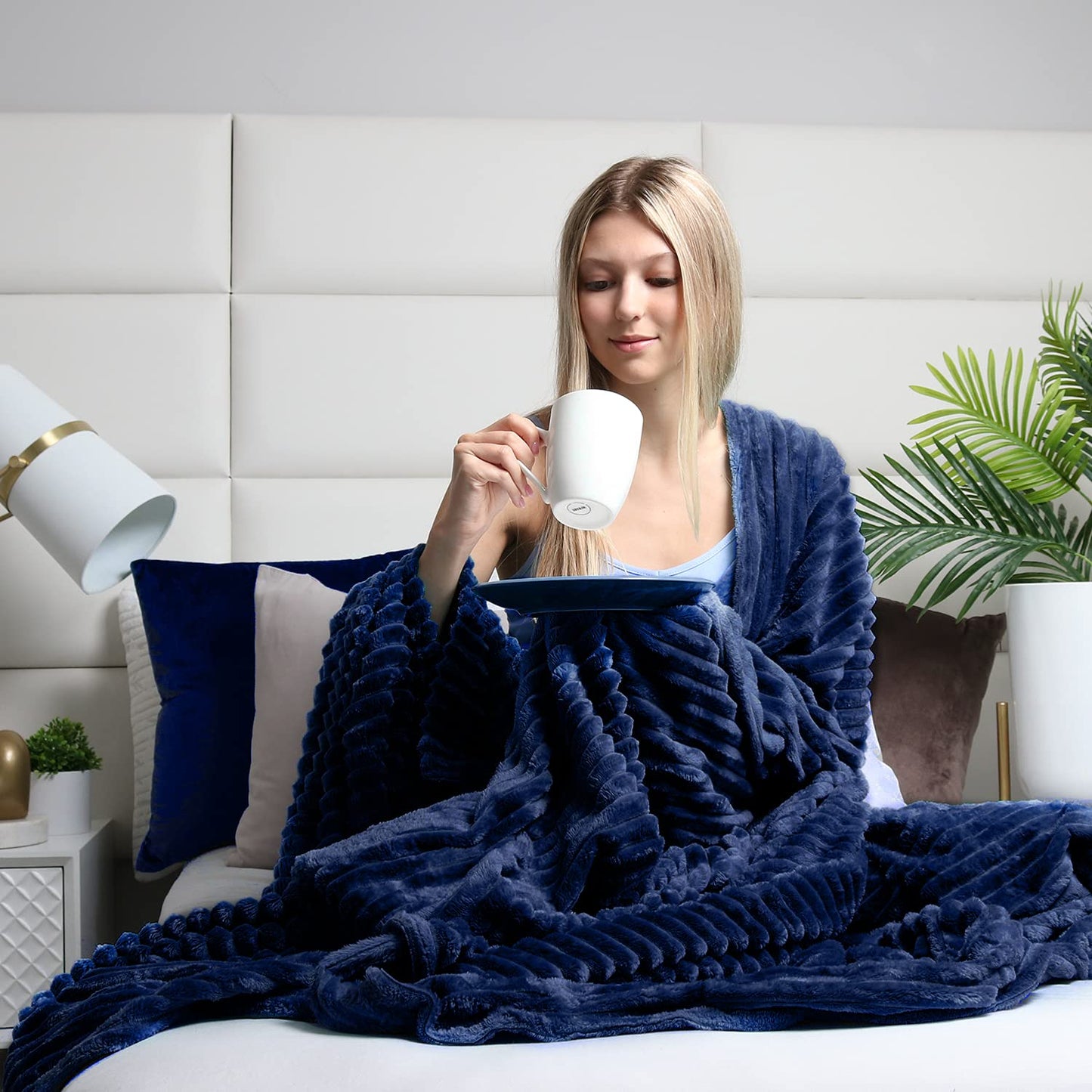 Clara Clark Cut Plush Fleece Throw Blanket - Twin Size - Lightweight Super Soft Fuzzy Luxury Bed Blanket for Bed - Machine Washable - (66x90) (Navy Blue)