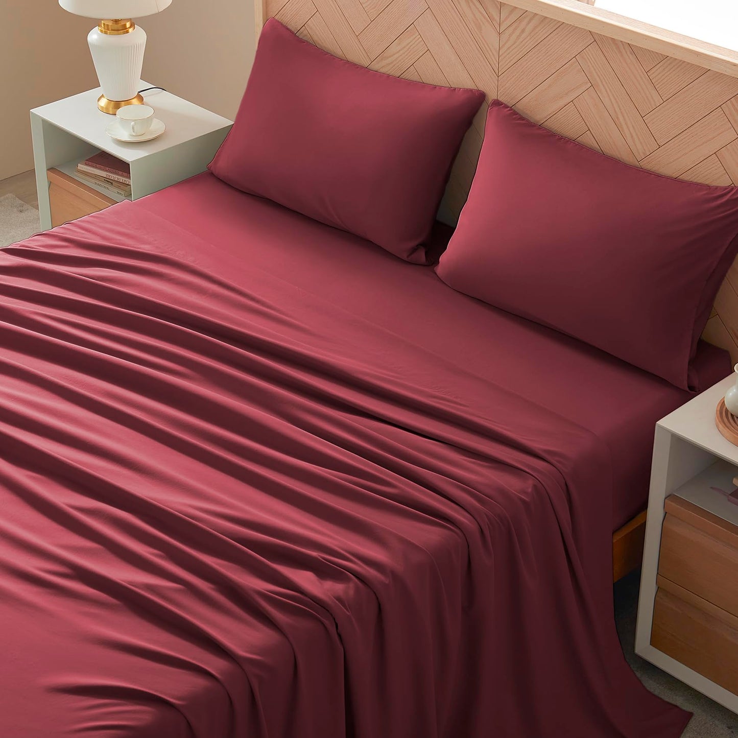 USXIBEI Queen Size 4 Piece Sheet Set - Comfy Breathable & Cooling Bed Sheets Set, Soft and Wrinkle Free, Deep Pockets, Easy & Secure Fit, Hotel Luxury Bedding - Oeko-Tex - Burgundy