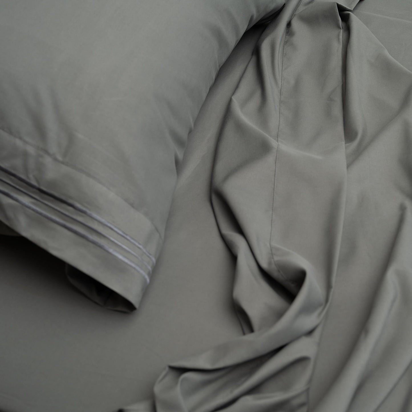 Stych & Loom Queen Sheet Set – 4-Piece Soft Microfiber Sheets Set with Flat & Fitted Sheets and 2 Pillowcases – Deep Pockets, Wrinkle Resistant, and Oeko-TEX Certified (Gray, Queen)