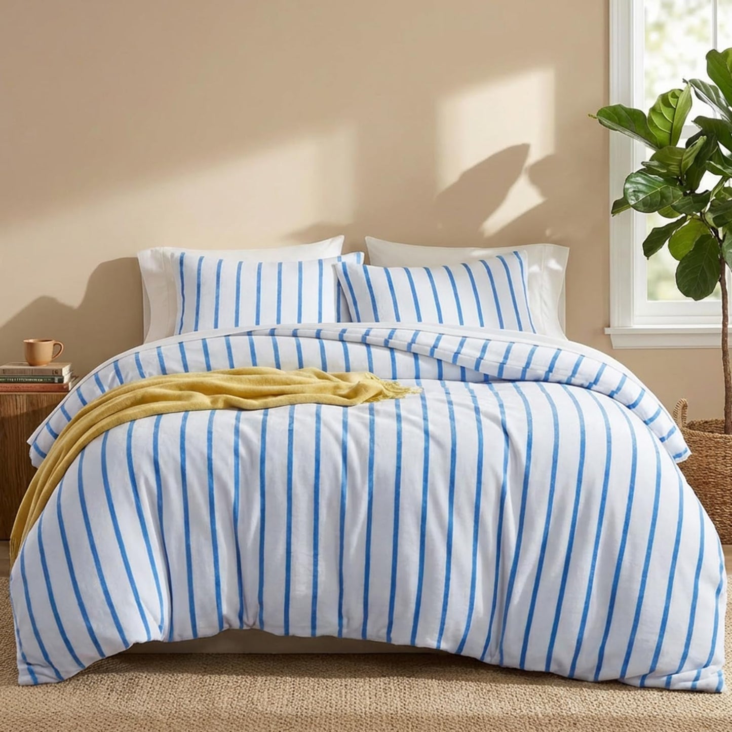 Bedbay Blue Striped Comforter Set King Size Microplush Fleece Bedding Set Ultra Soft & Warm Flannel Velvet Comforter Set 3 Pcs Blue White Stripes Pattern King Bed Set for All Seasons