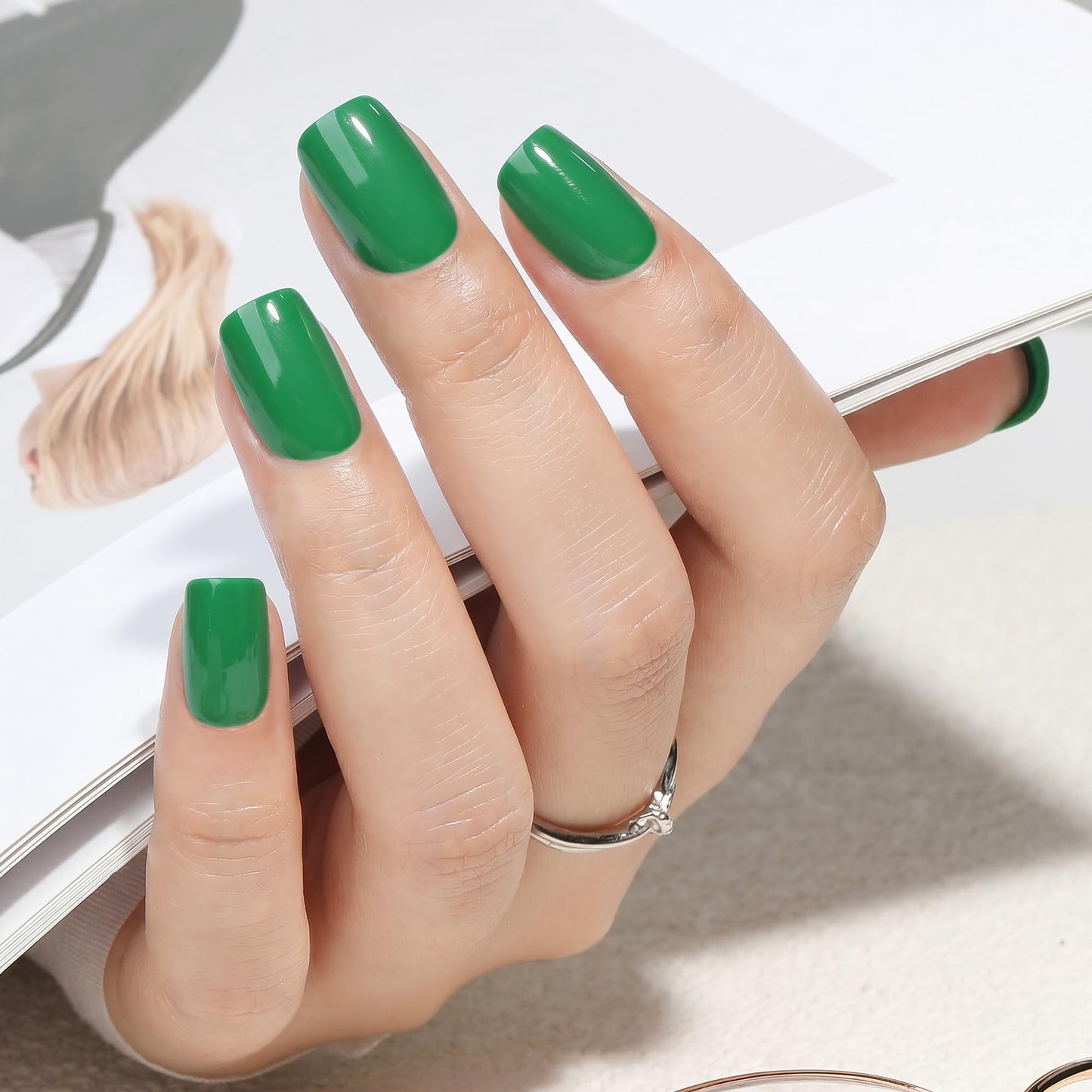 UNA GELLA Square Press On Nails - 32Pcs 16 Sizes Vibrant Kelly Green Fake Nails with Glue and Adhesive Tabs, Opaque Reusable Glue On Nails Kit for Women Manicure