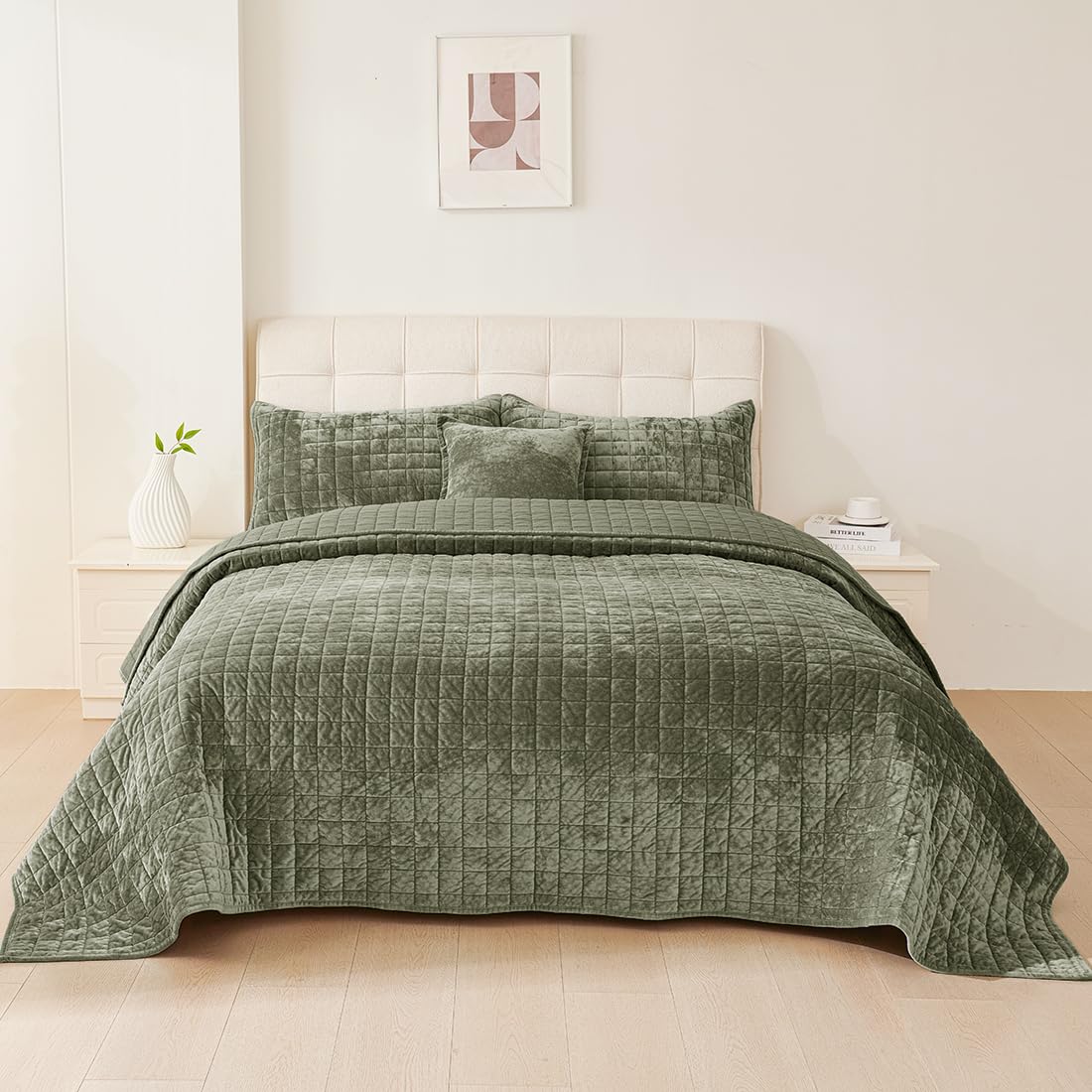 COCOPLOCEUS Quilt Set King Size 98x106 Luxurious Velvet Bedding Sets with 2 Pillow Shams 20x36 3 Pieces Ultra Soft Quilted Bedspread Coverlet Comforter for All Season,Army Green