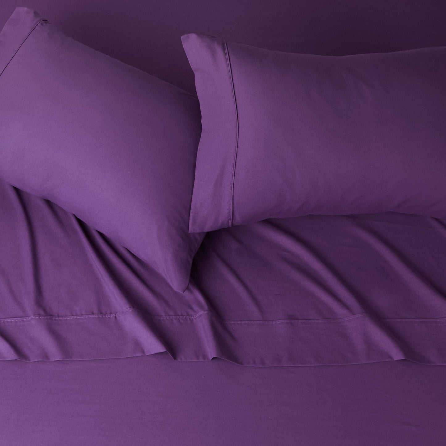 Amazon Basics Breathable Ultra-Soft Microfiber 4 Piece Bed Sheet Set with 14-Inch Deep Pockets, Wrinkle Resistant, Full, Plum, Solid