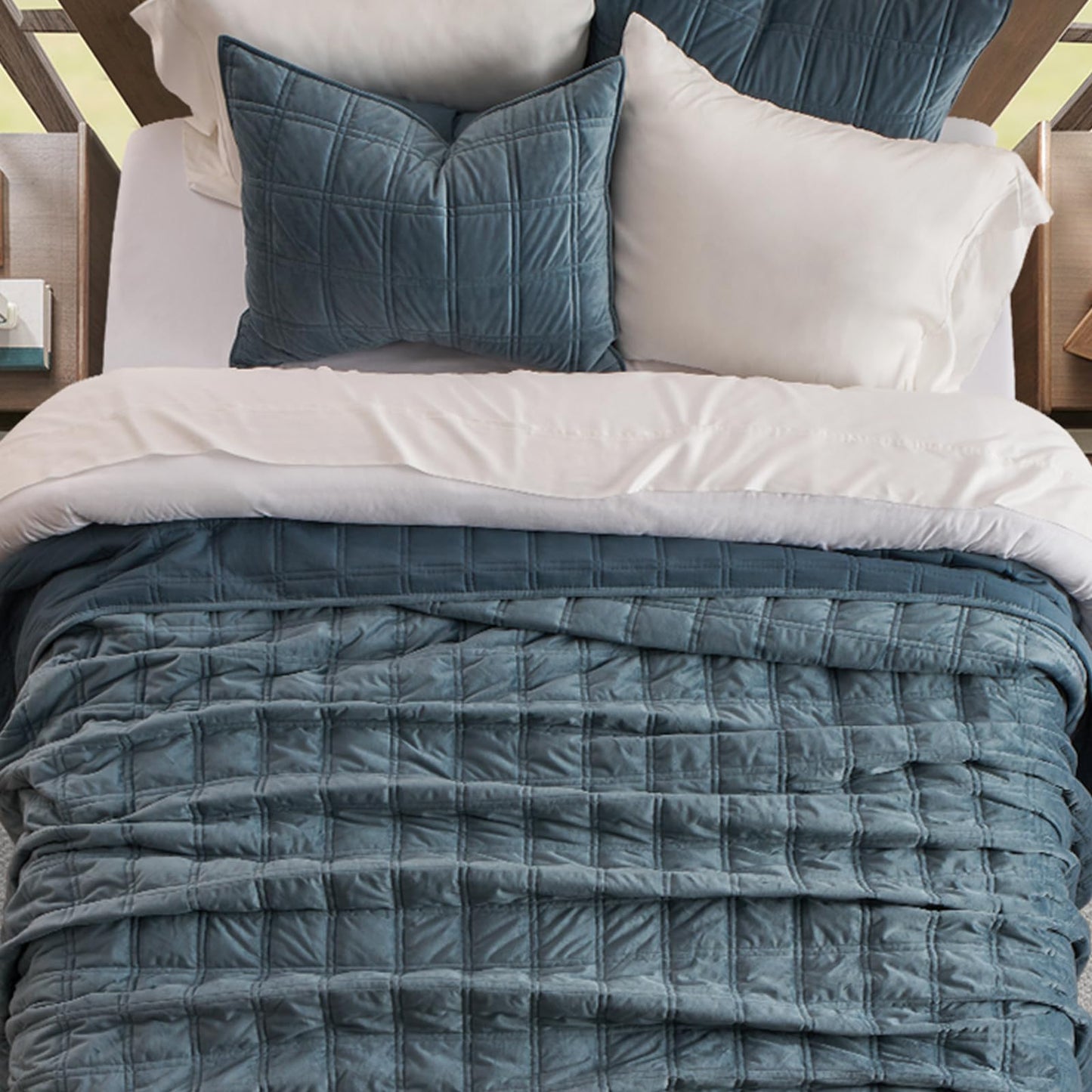 EVERGRACE 3 Pieces Luxurious Velvet Quilt King Size, Ultra Soft Bedspread Coverlet Set, Double Box Stitch Lightweight Velvet Comforter for All Season with 2 Shams, Stormy Blue, 108"x96"