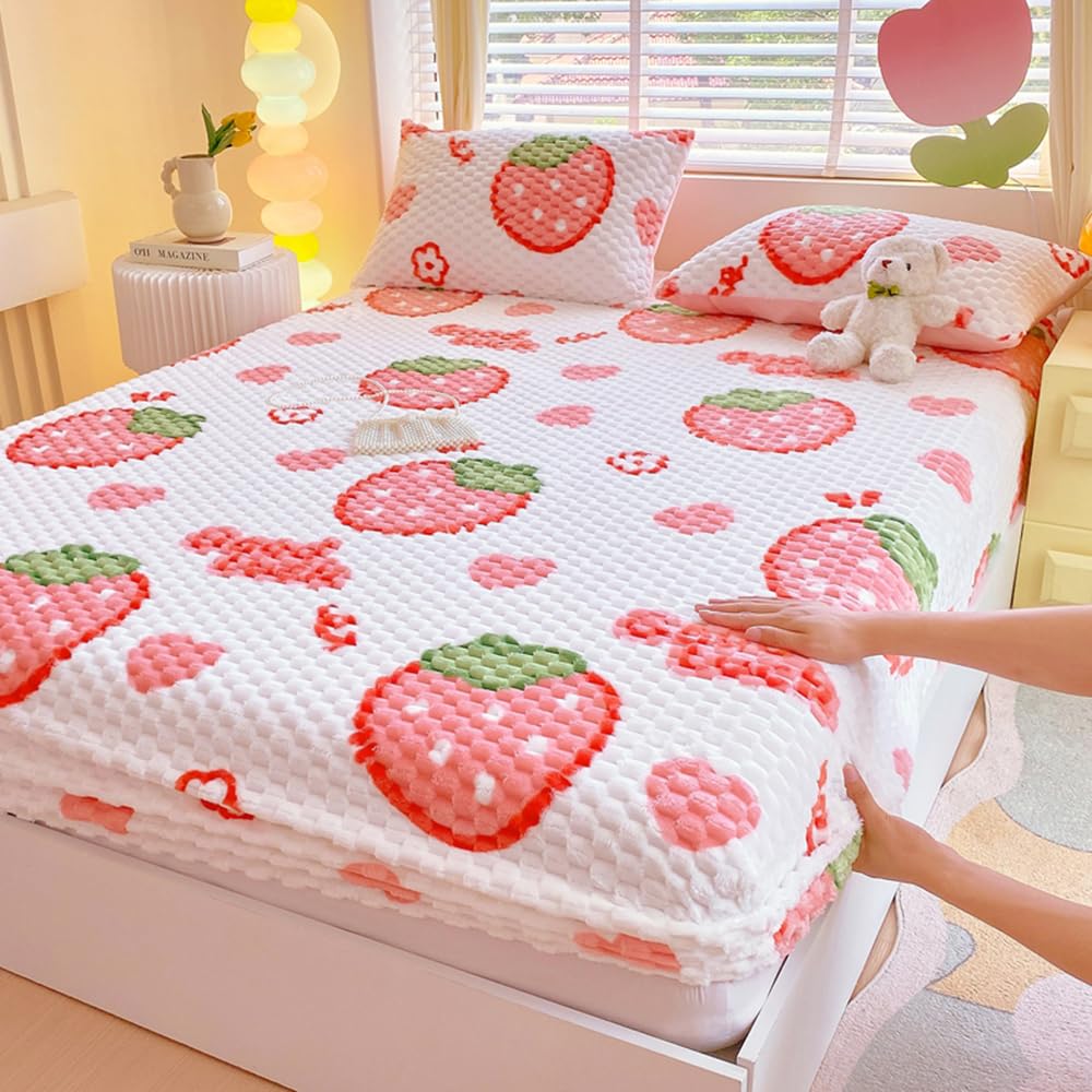 ZIQINPSQ Cozy Fleece Fitted Sheet Full Size - Ultra Soft Fuzzy Bed Sheets for Winter, Deep Pocket 15'' Velvet Plush Bottom Sheet Only (Anti-Static & Warm), Strawberries
