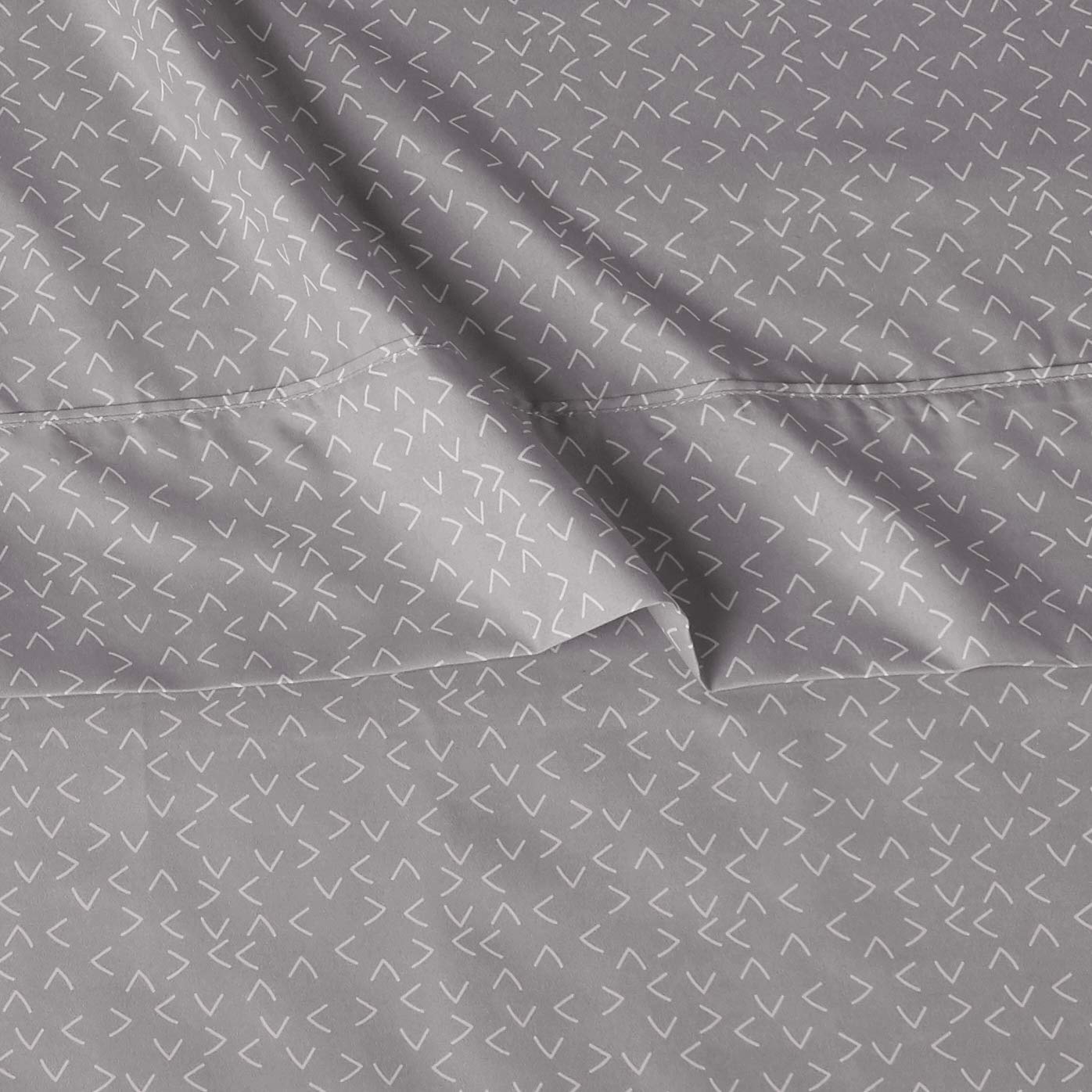 Amazon Basics Lightweight Wrinkle Free, Breathable Brushed Microfiber 4-Piece Bed Sheet Set with 14-Inch Deep Pockets, Full, Gray Arrows, Geometric