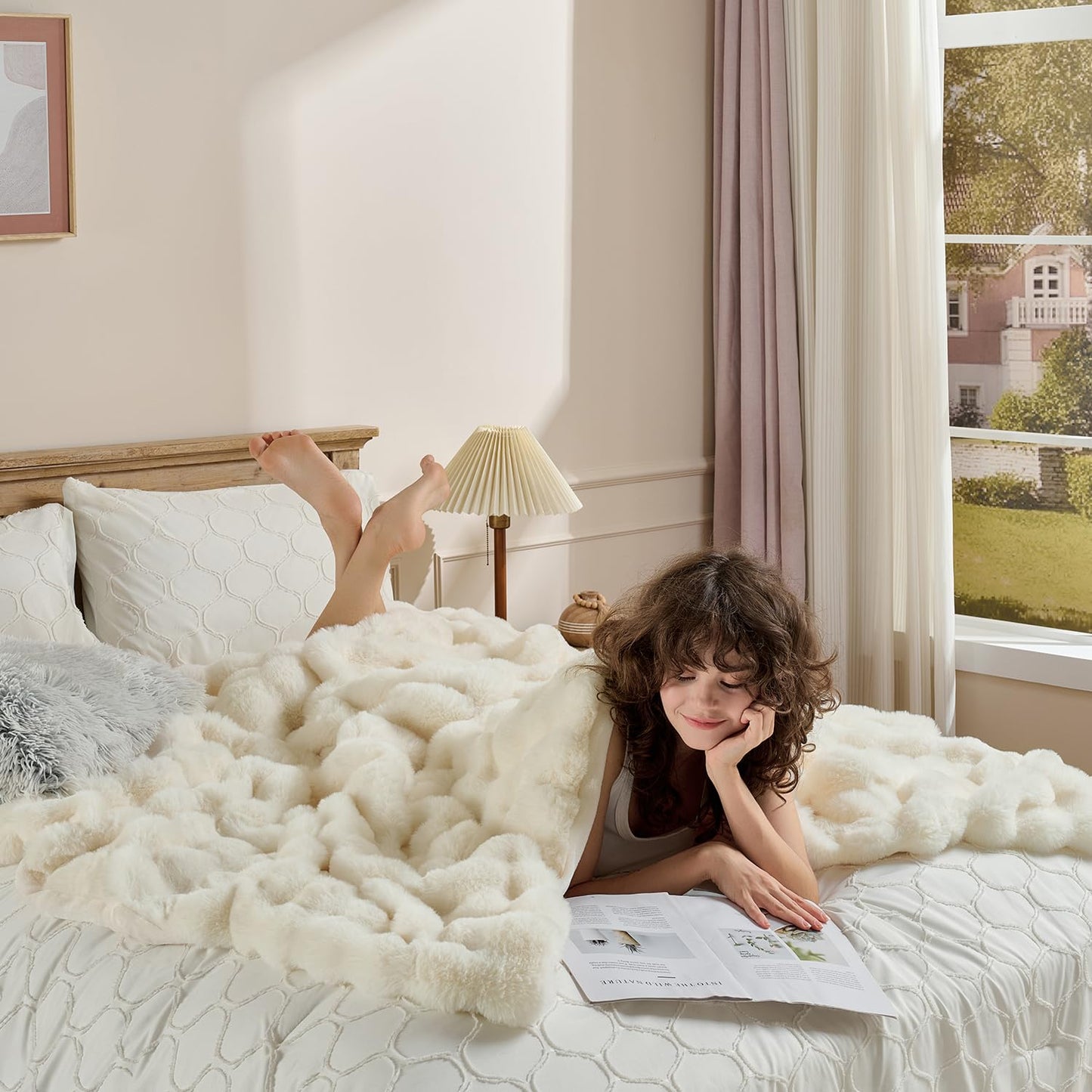 Wajade Fluffy Faux Fur Throw Blanket for Couch Bed, Luxury Soft Thick Fuzzy Plush Bubble Blanket, Warm Cozy Blanket for Sofa Chair, Ivory White 50x60