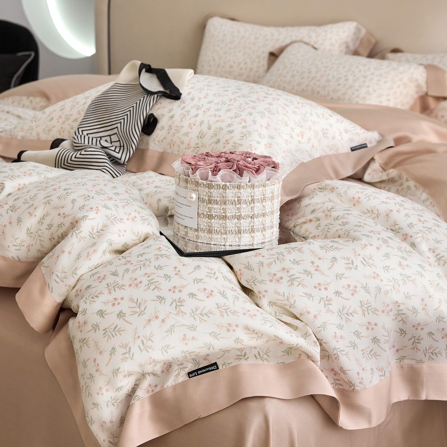 VM VOUGEMARKET Girls Pink Flower Leaves Duvet Cover Set Queen Princess Lace Bedding Set Cooling Silky Lyocell Duvet Cover with Zipper Closure-Blush Pink,90x90 Inch