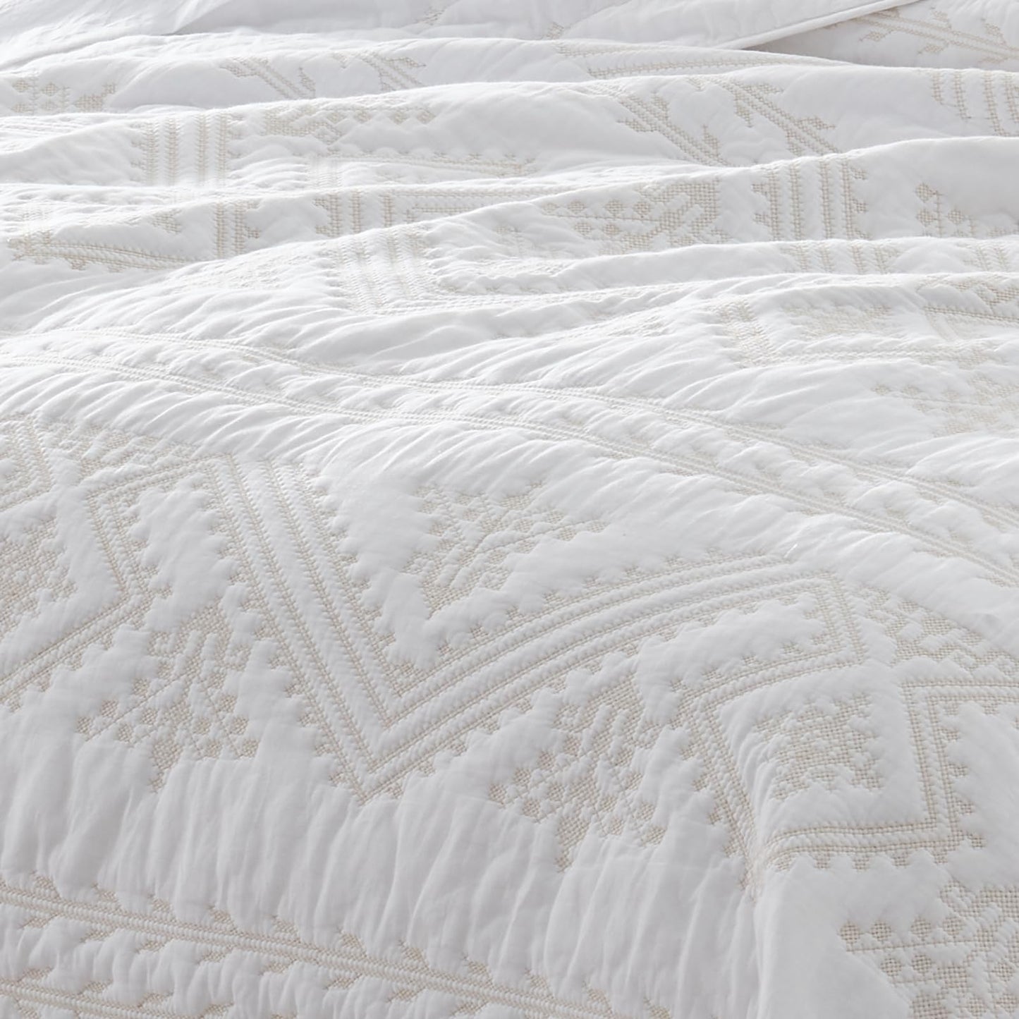 LEAONME 100% Cotton 3-Piece Quilt Set White Full Queen Size Lightweight Bedspread Coverlet 90''x98'' Soft Luxurious Golden Embroidered Bedding Set for All Seasons (1 Quilt, 2 Pillow Shams)