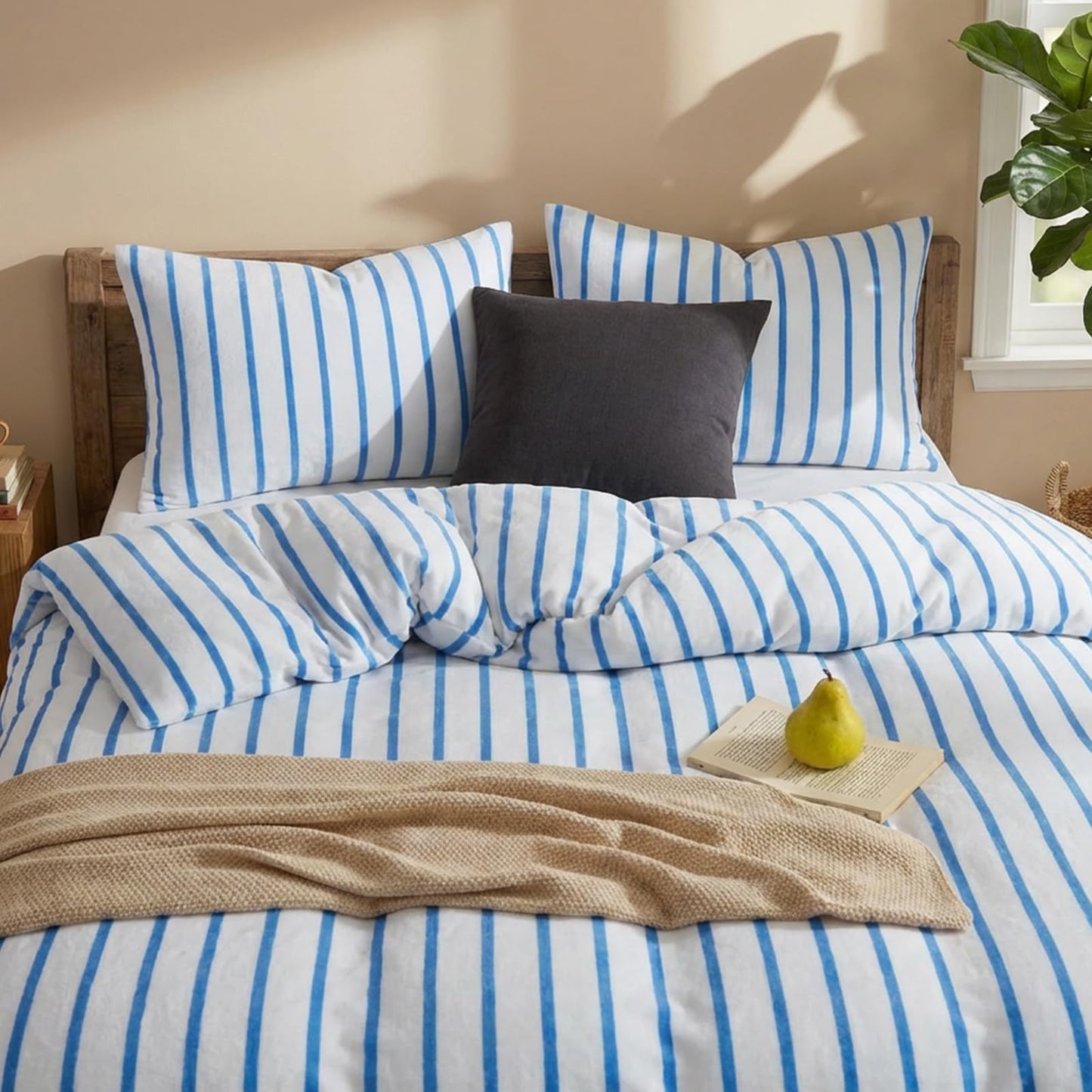 Bedbay Blue Striped Comforter Set King Size Microplush Fleece Bedding Set Ultra Soft & Warm Flannel Velvet Comforter Set 3 Pcs Blue White Stripes Pattern King Bed Set for All Seasons